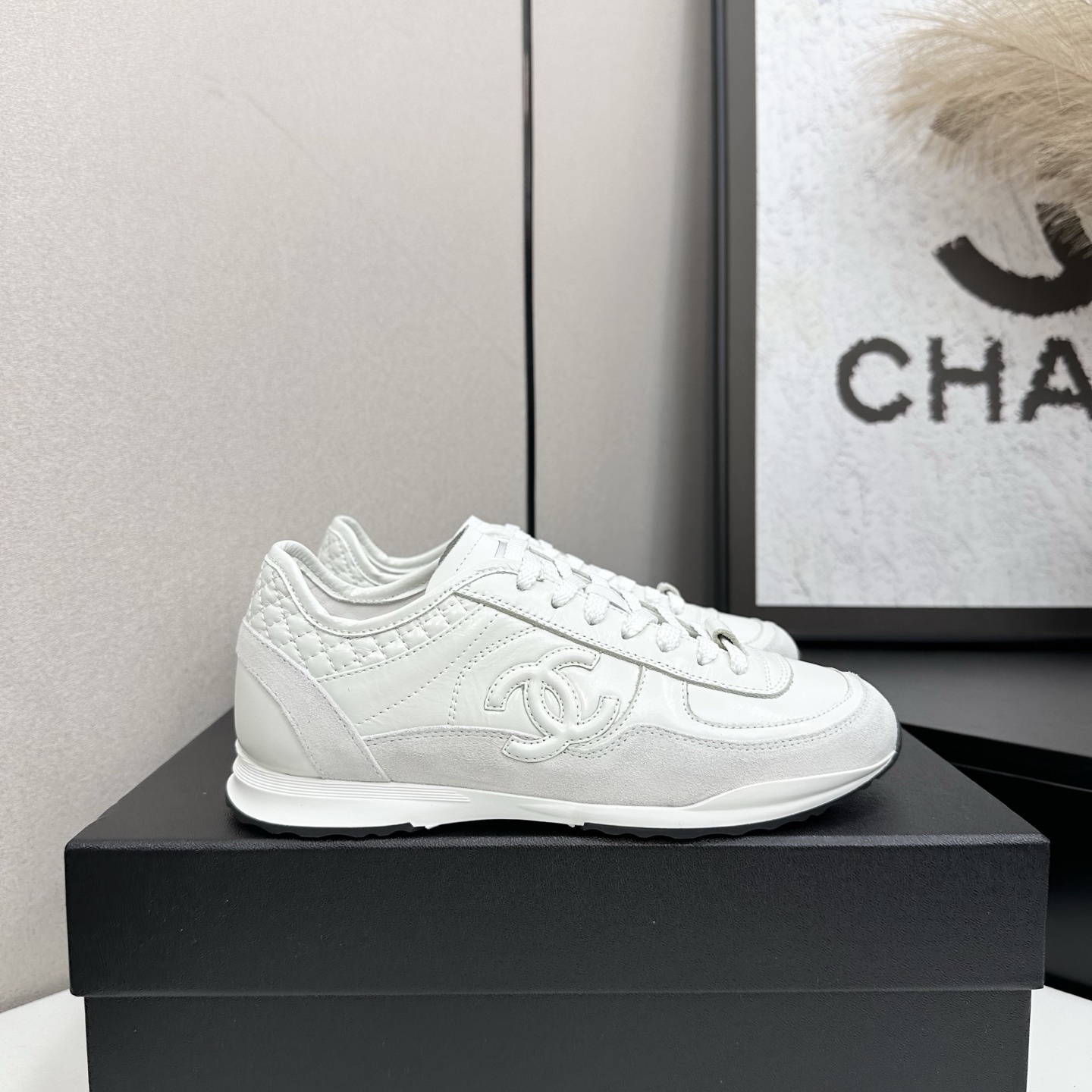 Luxury Chanel Women’s White Leather Sneakers with CC Logo