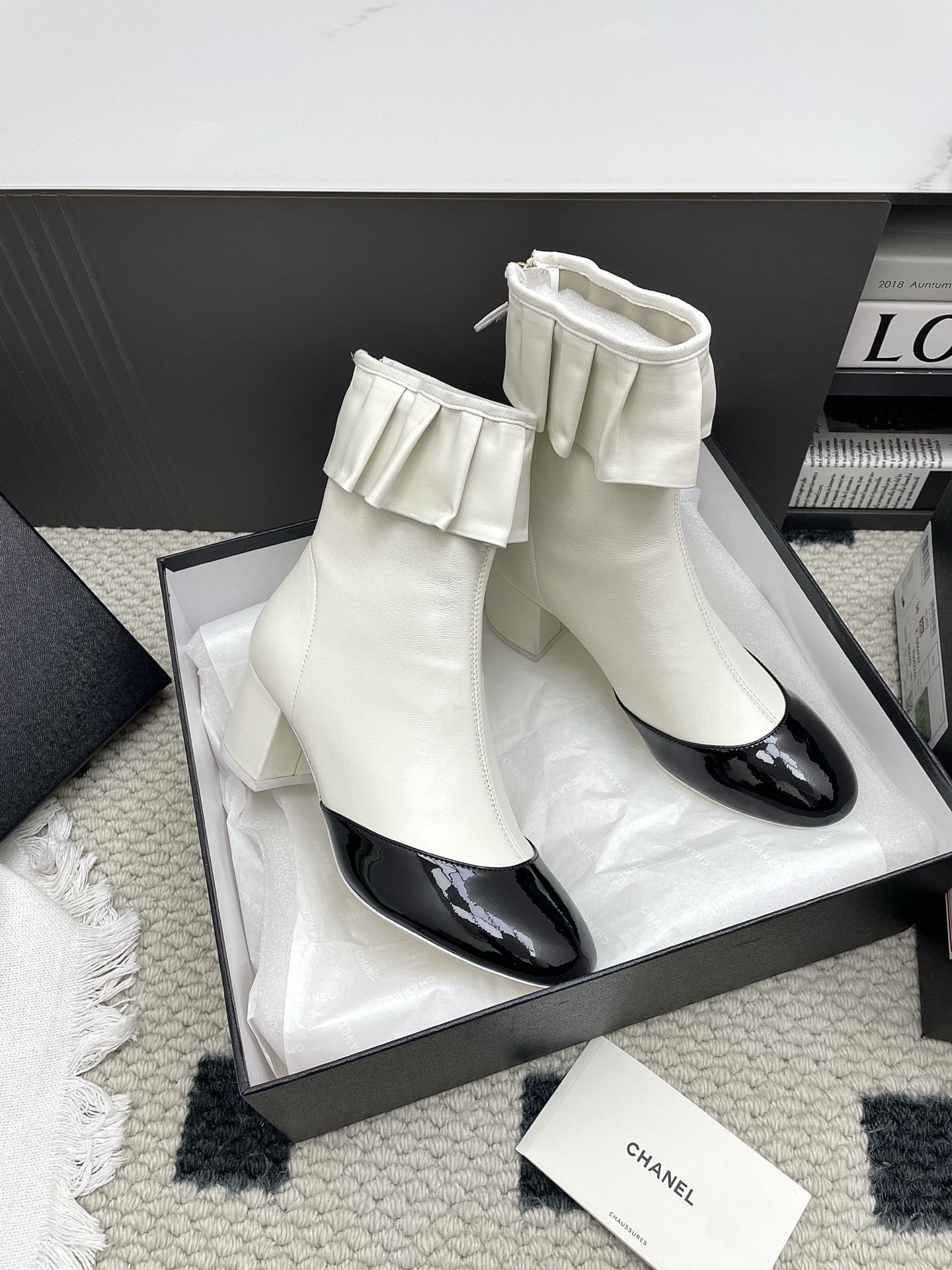 Chanel two-tone ankle boots in cream leather with black patent toe and ruffle collar detail - Hình 5