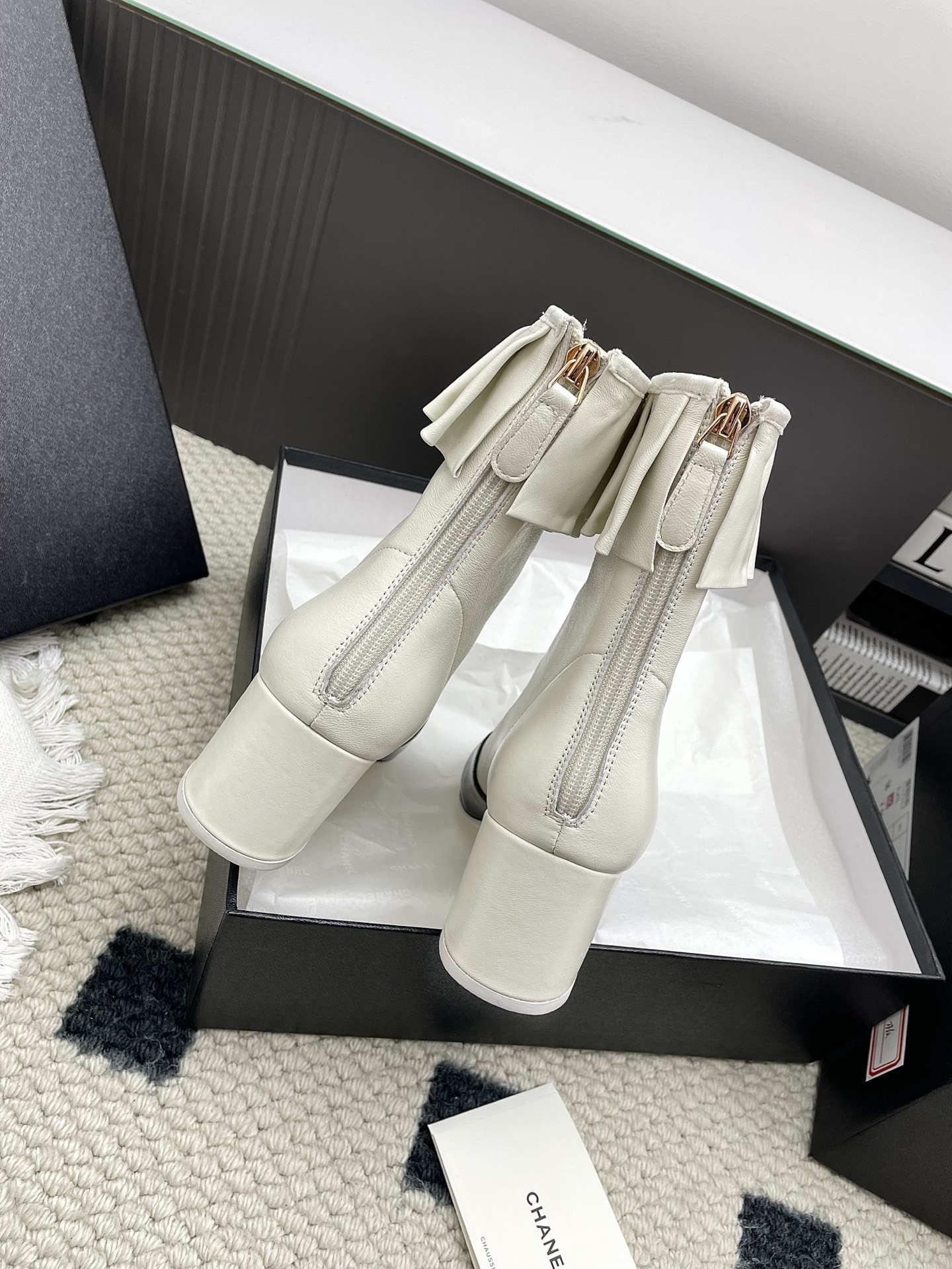 Chanel two-tone ankle boots in cream leather with black patent toe and ruffle collar detail - Hình 2