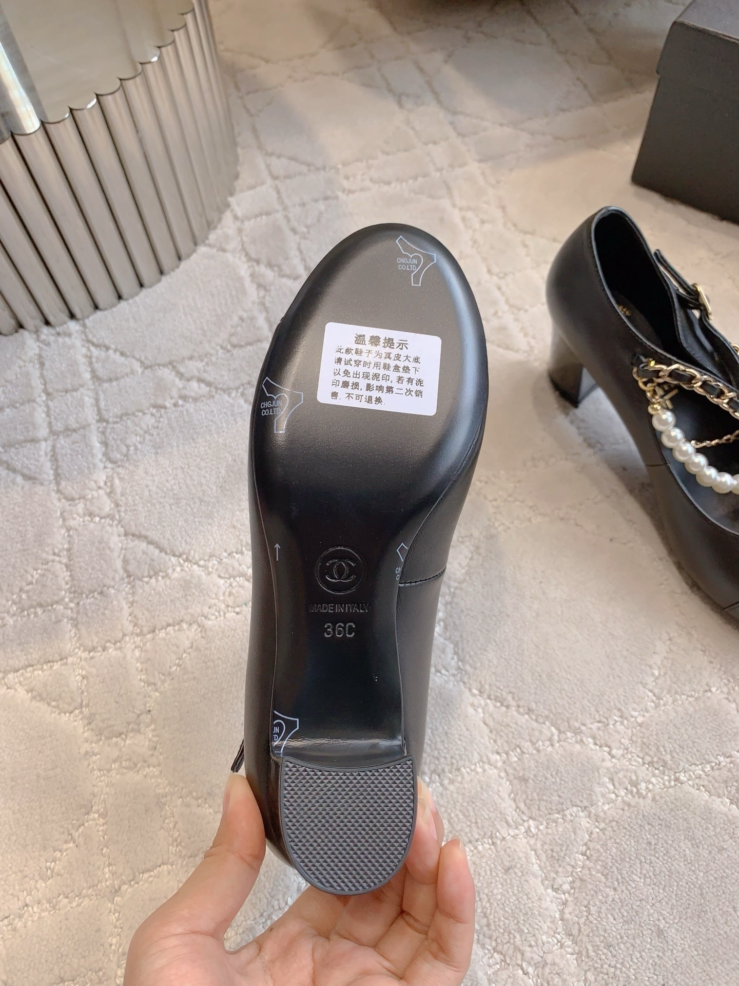 Chanel black leather Mary Jane pumps with patent toe caps and decorative pearl and gold chain straps with CC logo. - Hình 6