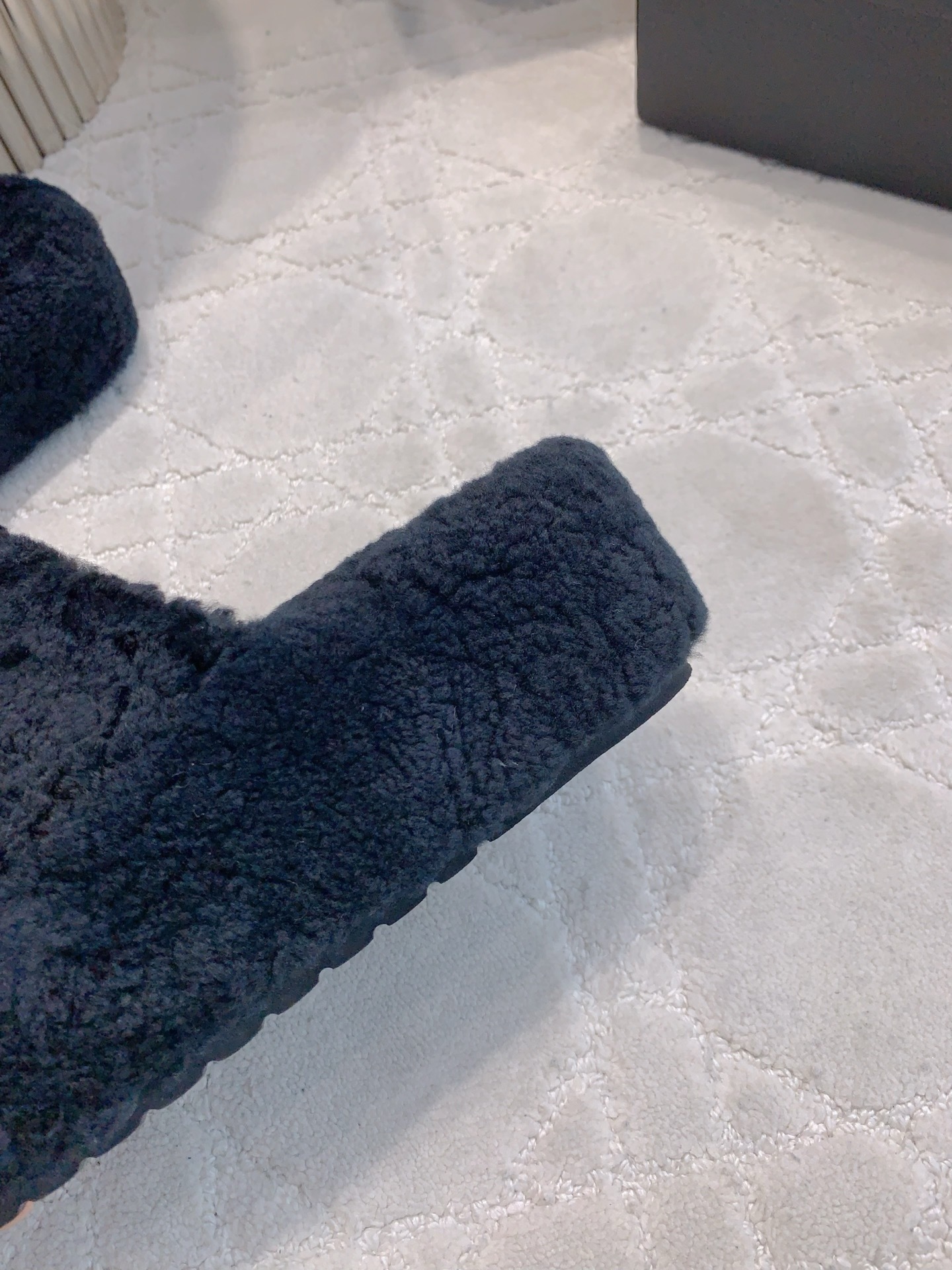 Luxury Plush Platform Slides - Chic Faux Fur Designer Style Slippers