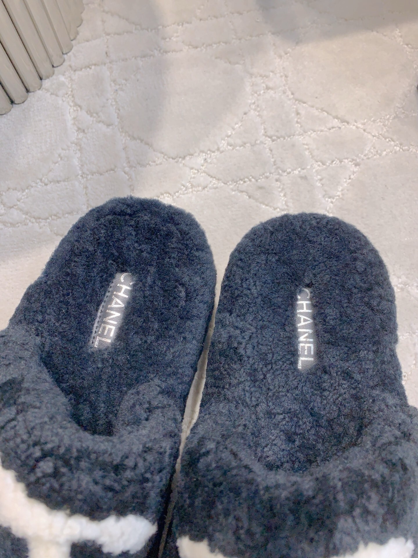 Luxury Plush Platform Slides - Chic Faux Fur Designer Style Slippers