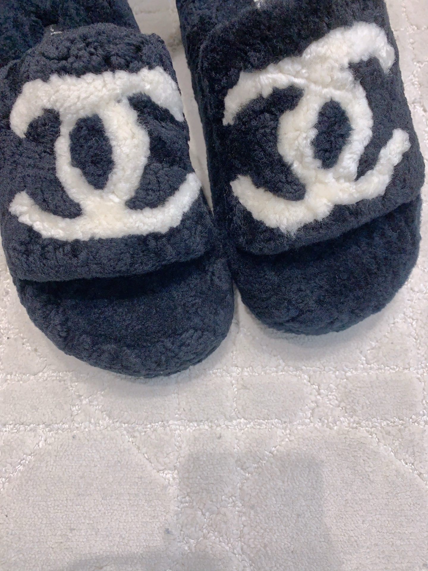 Luxury Plush Platform Slides - Chic Faux Fur Designer Style Slippers