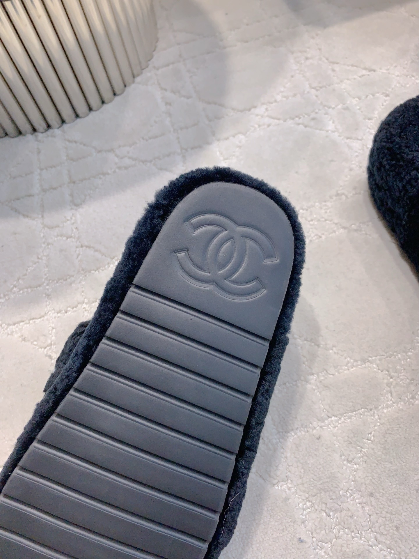 Luxury Plush Platform Slides - Chic Faux Fur Designer Style Slippers