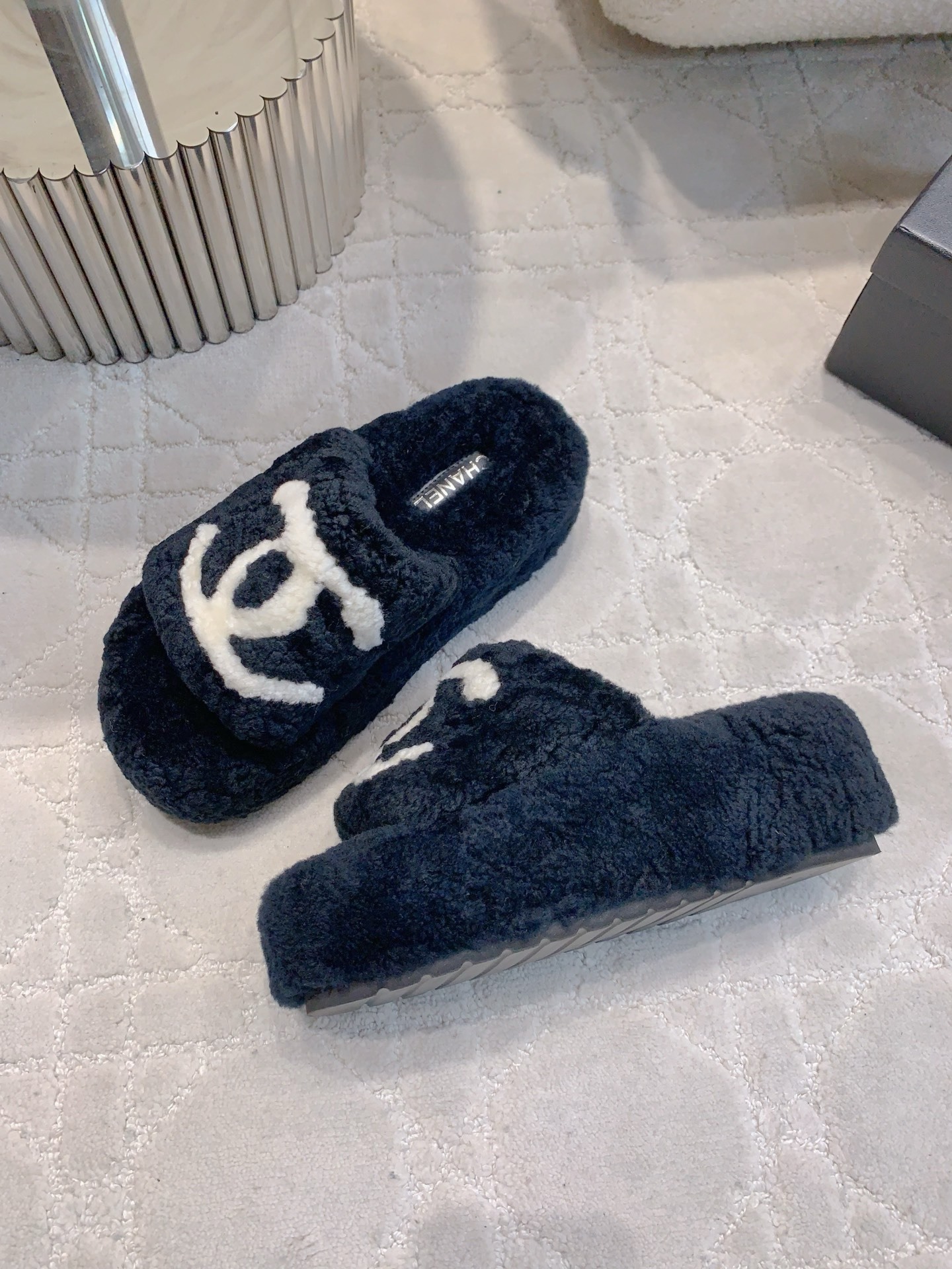 Luxury Plush Platform Slides - Chic Faux Fur Designer Style Slippers