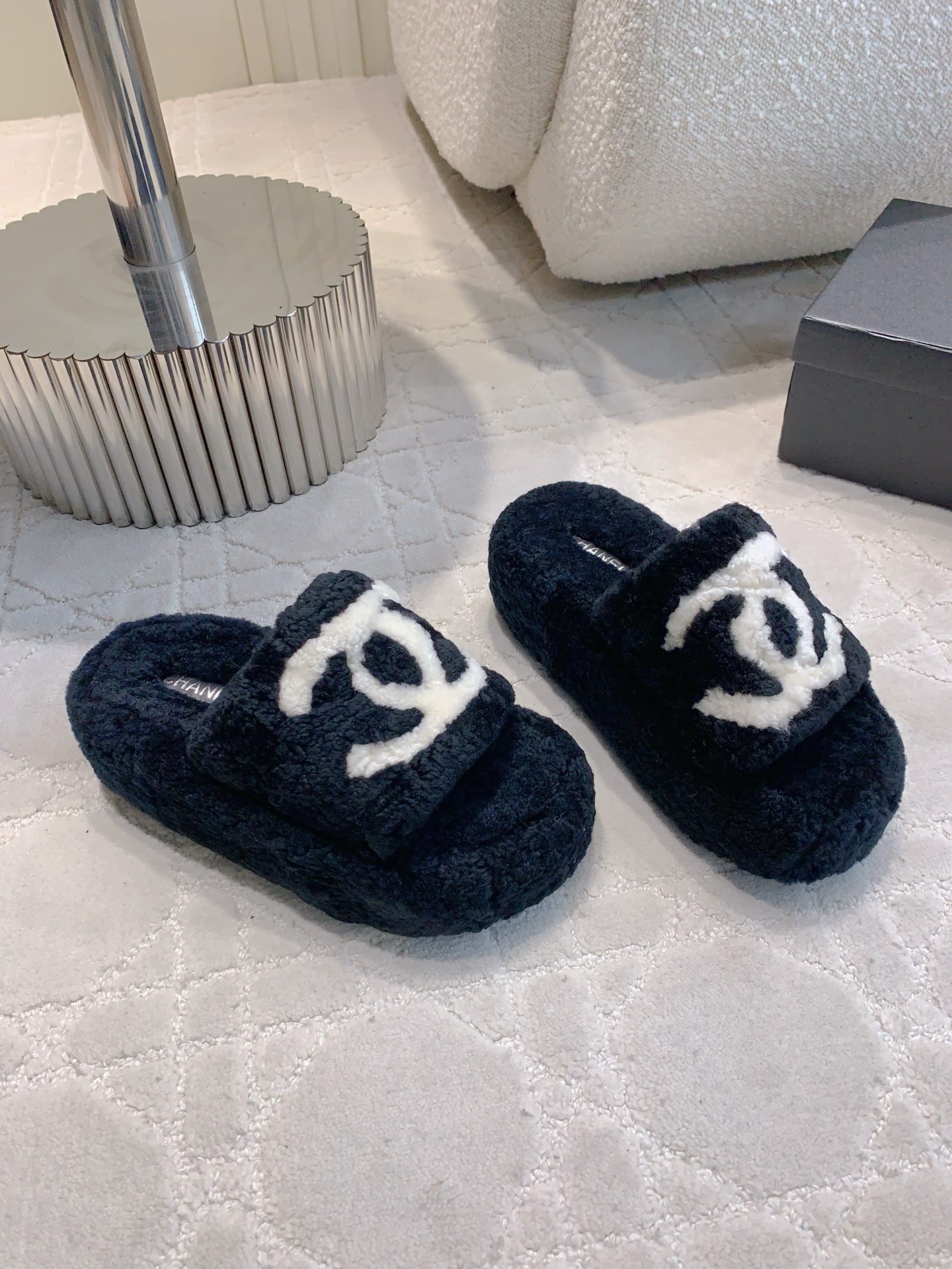 Luxury Plush Platform Slides - Chic Faux Fur Designer Style Slippers