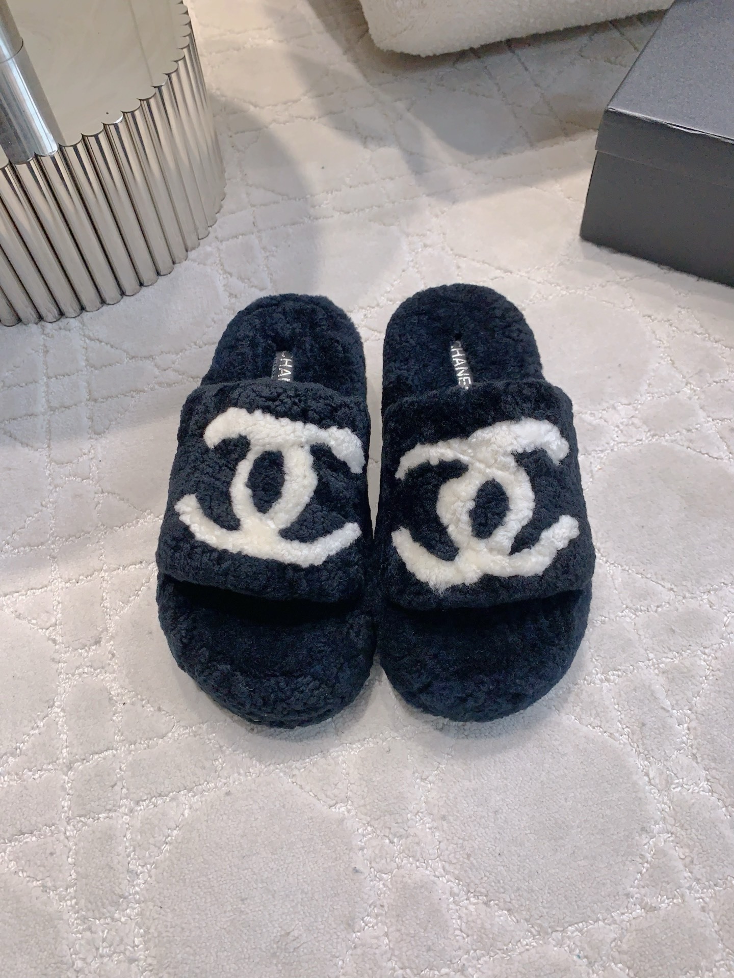 Luxury Plush Platform Slides - Chic Faux Fur Designer Style Slippers