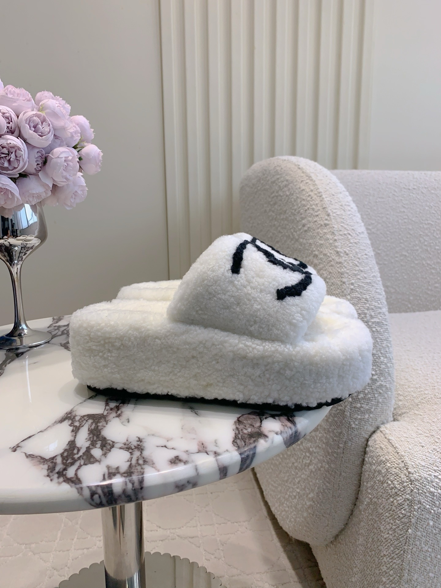 Premium White Faux Fur Platform Slides – Cozy Designer Style Slippers