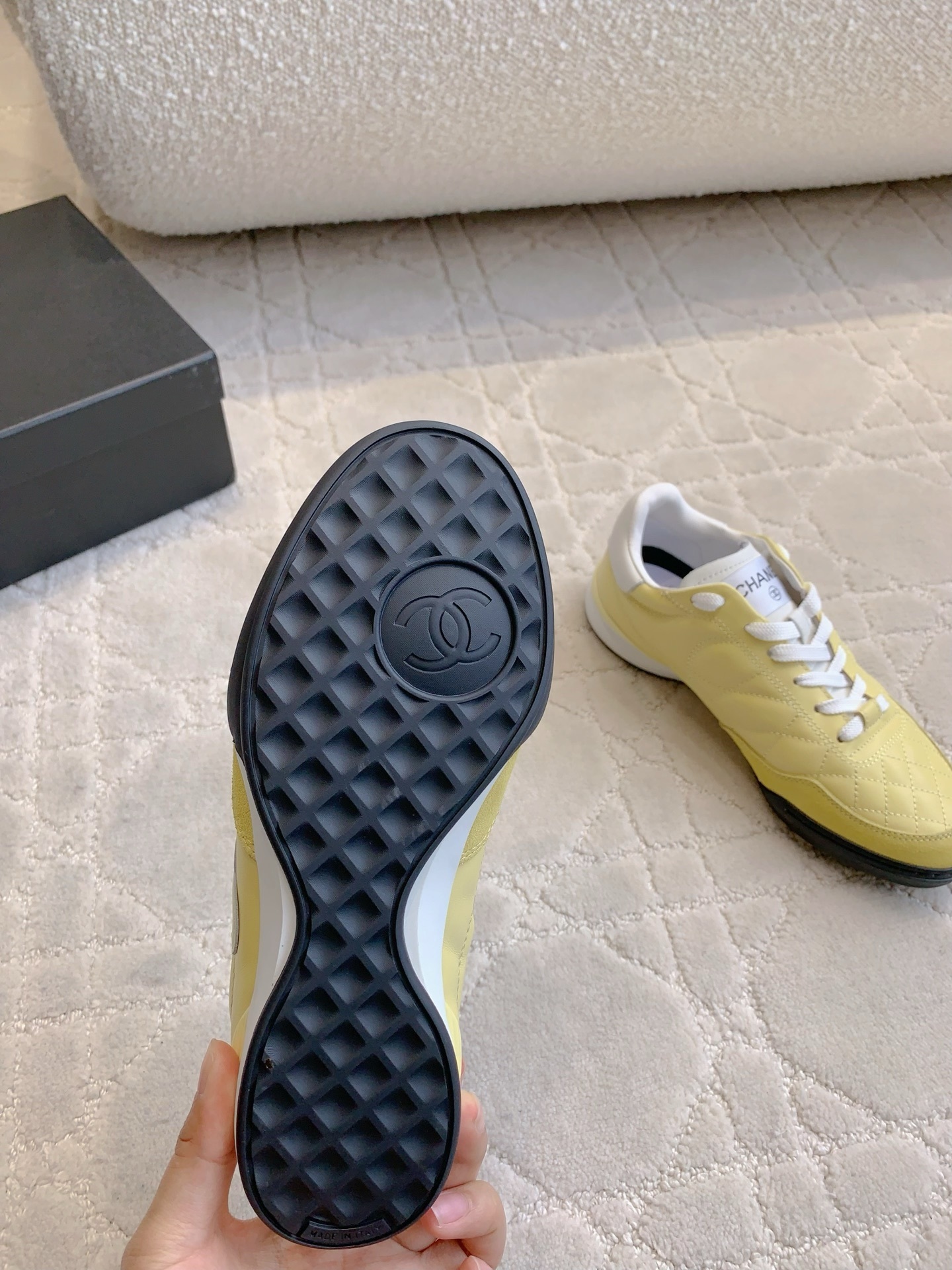 Chanel quilted leather sneakers in pastel yellow with CC logo and white laces - Hình 9
