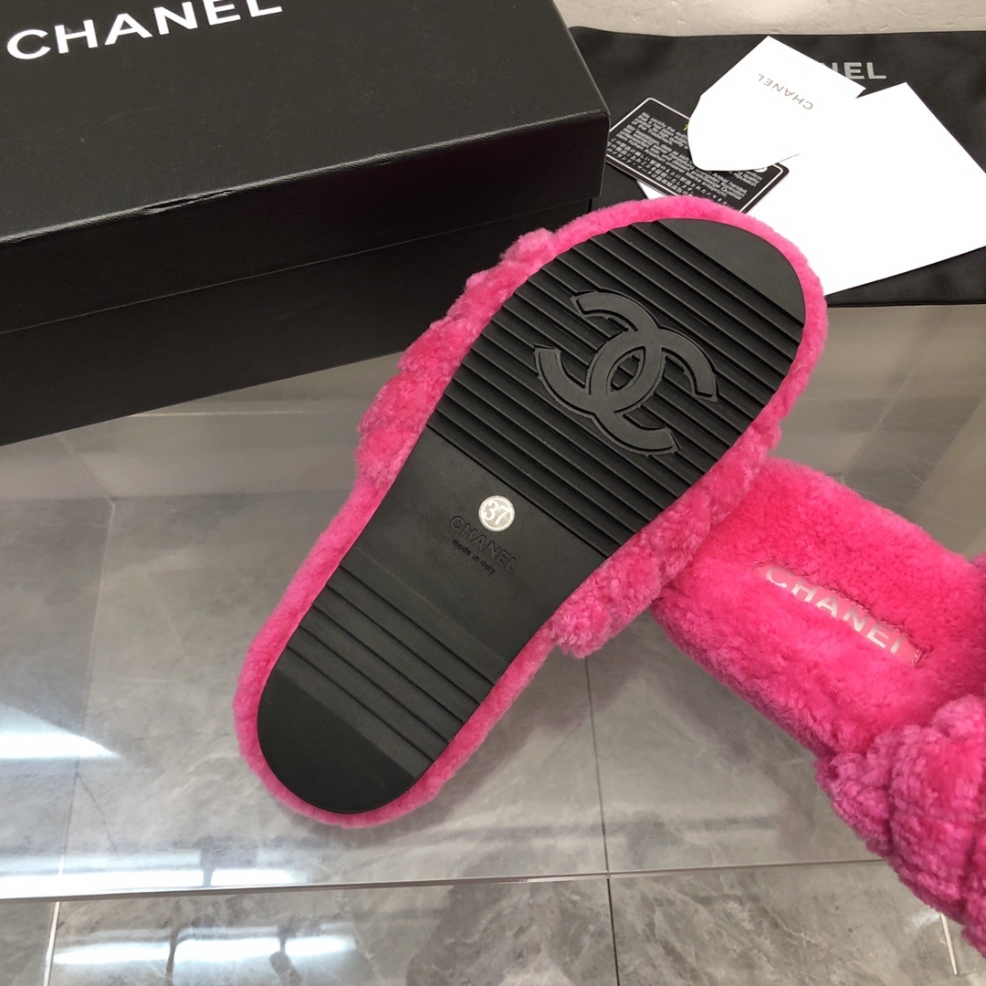 A pair of bright pink fluffy Chanel slippers with a black CC logo, shown with original black box and authenticity card. - Hình 6