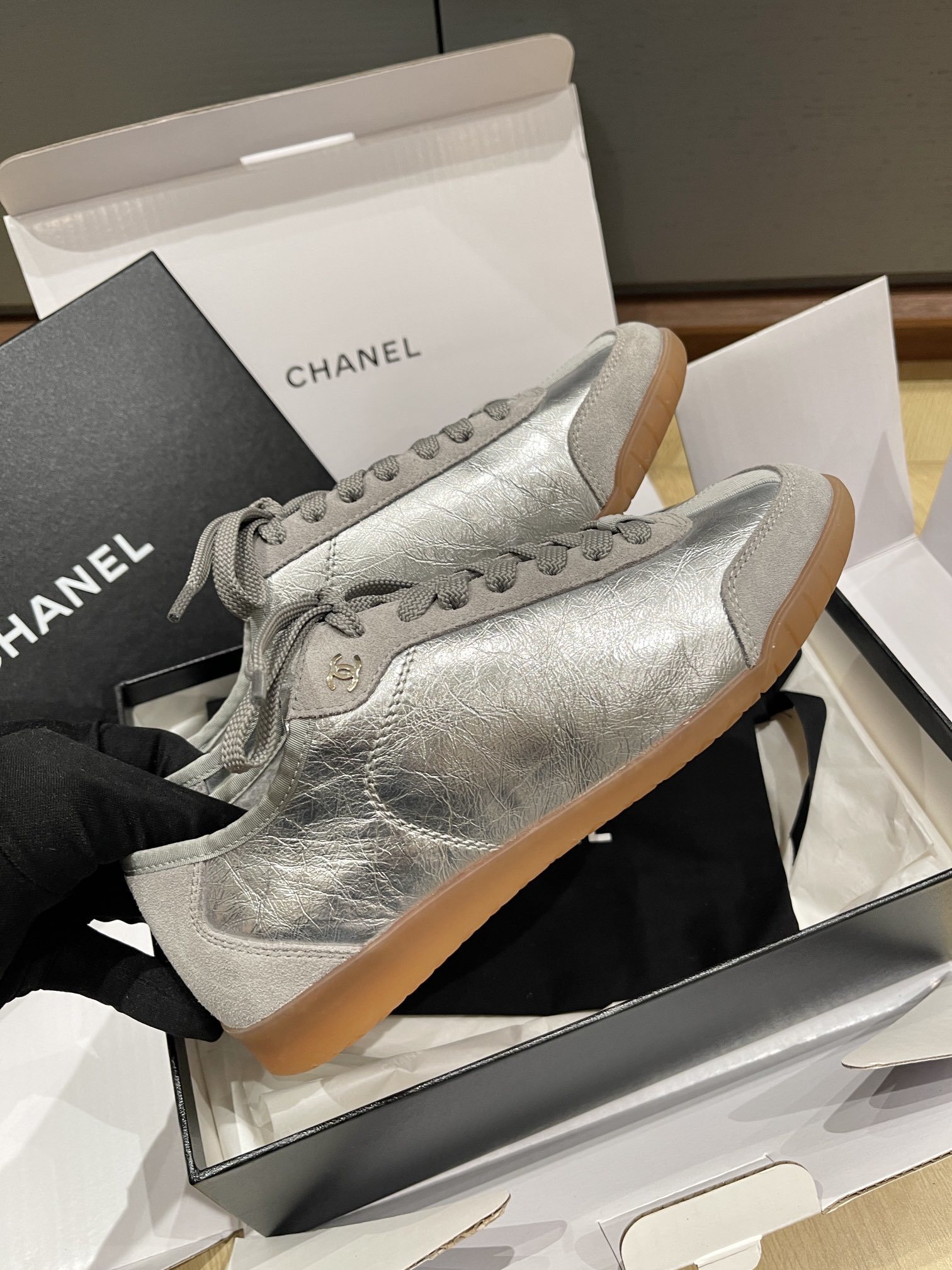 Authentic Chanel silver metallic leather sneakers with grey suede trim and gum soles in original packaging. - Hình 3
