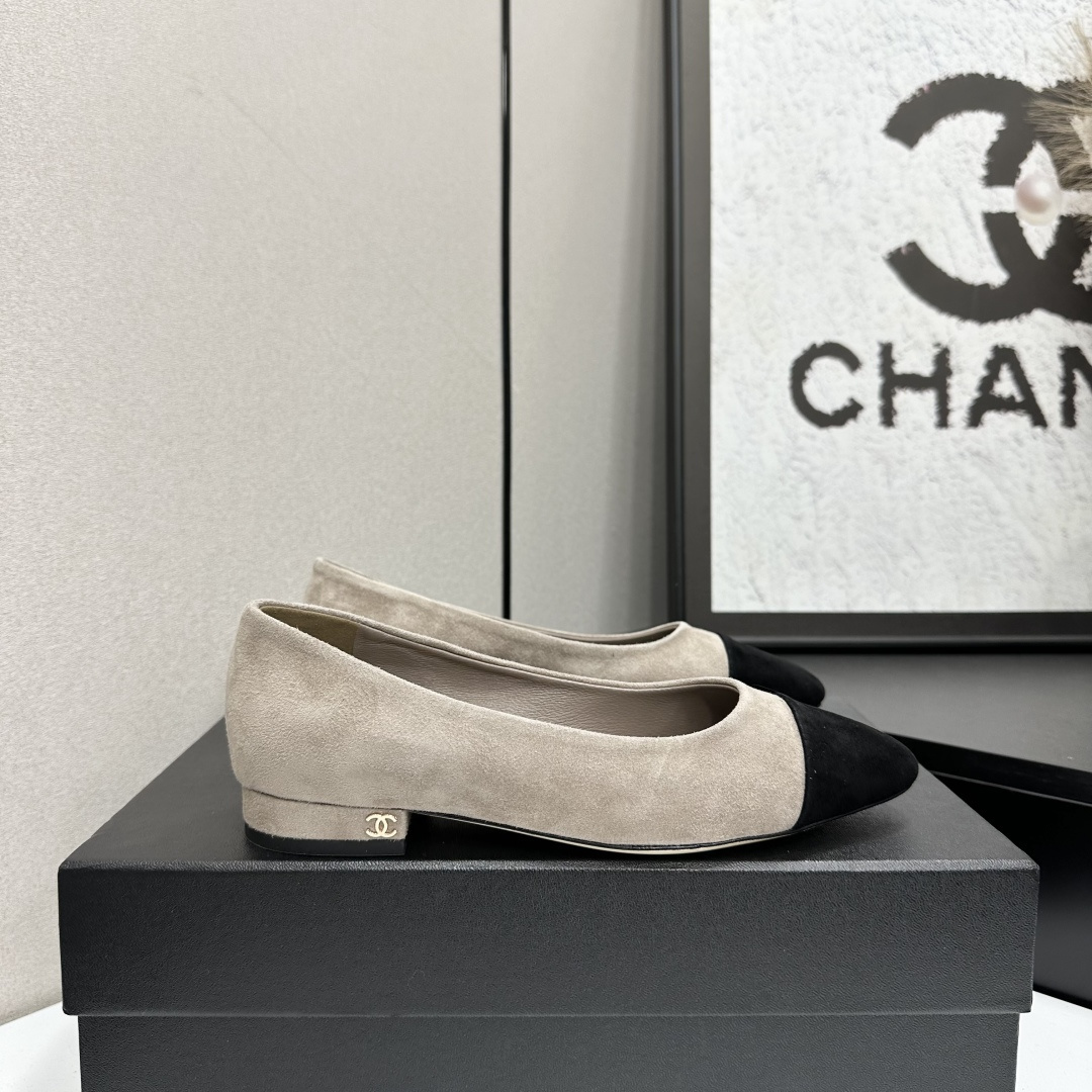Chanel Suede Two-Tone Ballet Flats – Iconic Low Heel Pumps