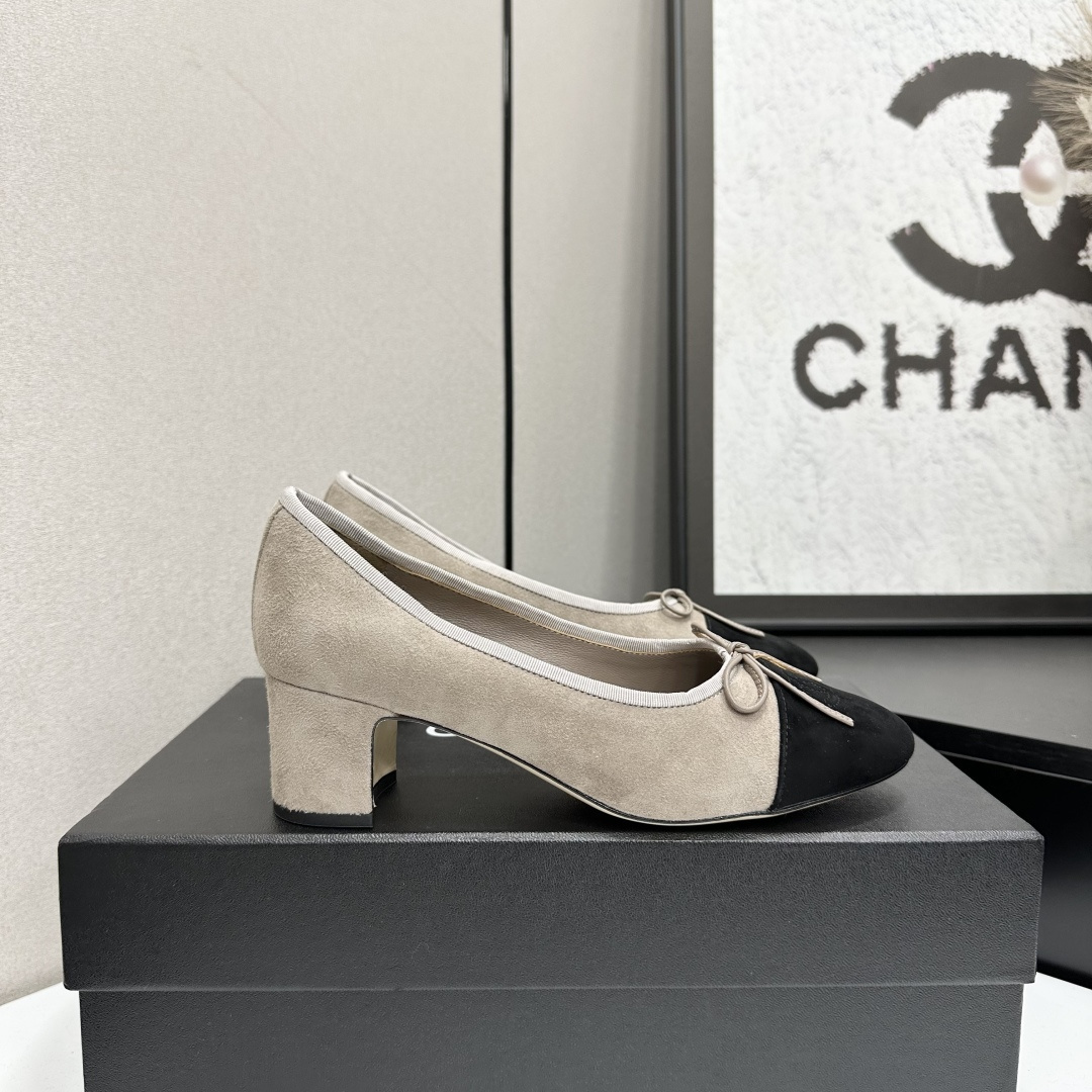 Chanel Two-Tone Suede Block Heel Pumps with Elegant Bow Detail