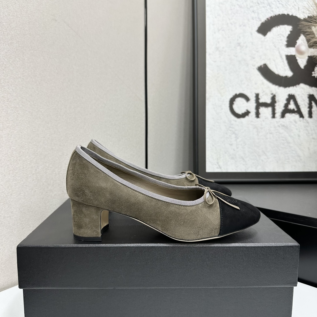 Chanel Suede Two-Tone Block Heel Pumps – Khaki & Black Cap Toe