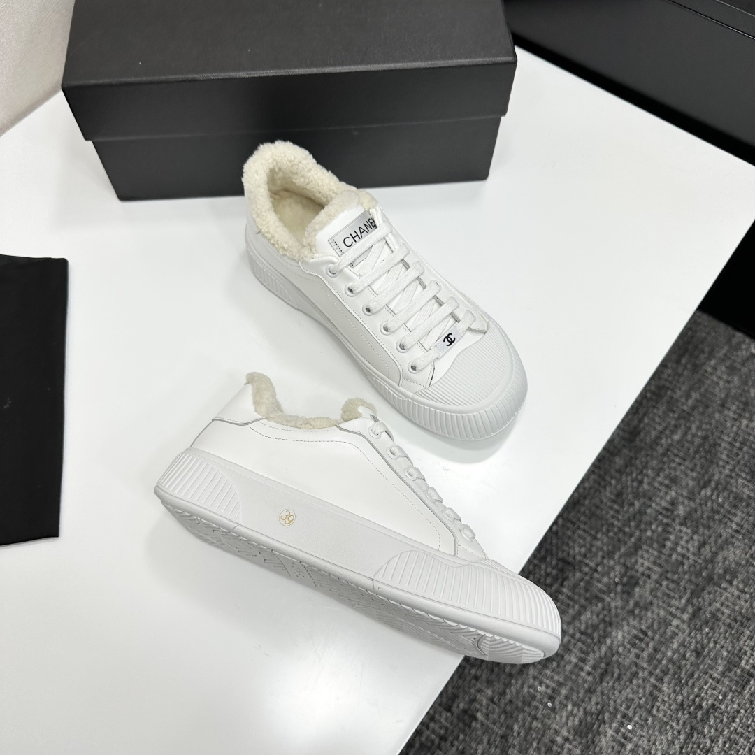 Luxury Chanel white leather sneakers with fuzzy cream lining and chunky platform soles displayed on a black designer box - Hình 9