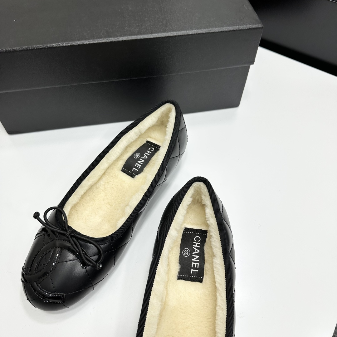 Chanel Black Quilted Leather Ballet Flats with Shearling Lining
