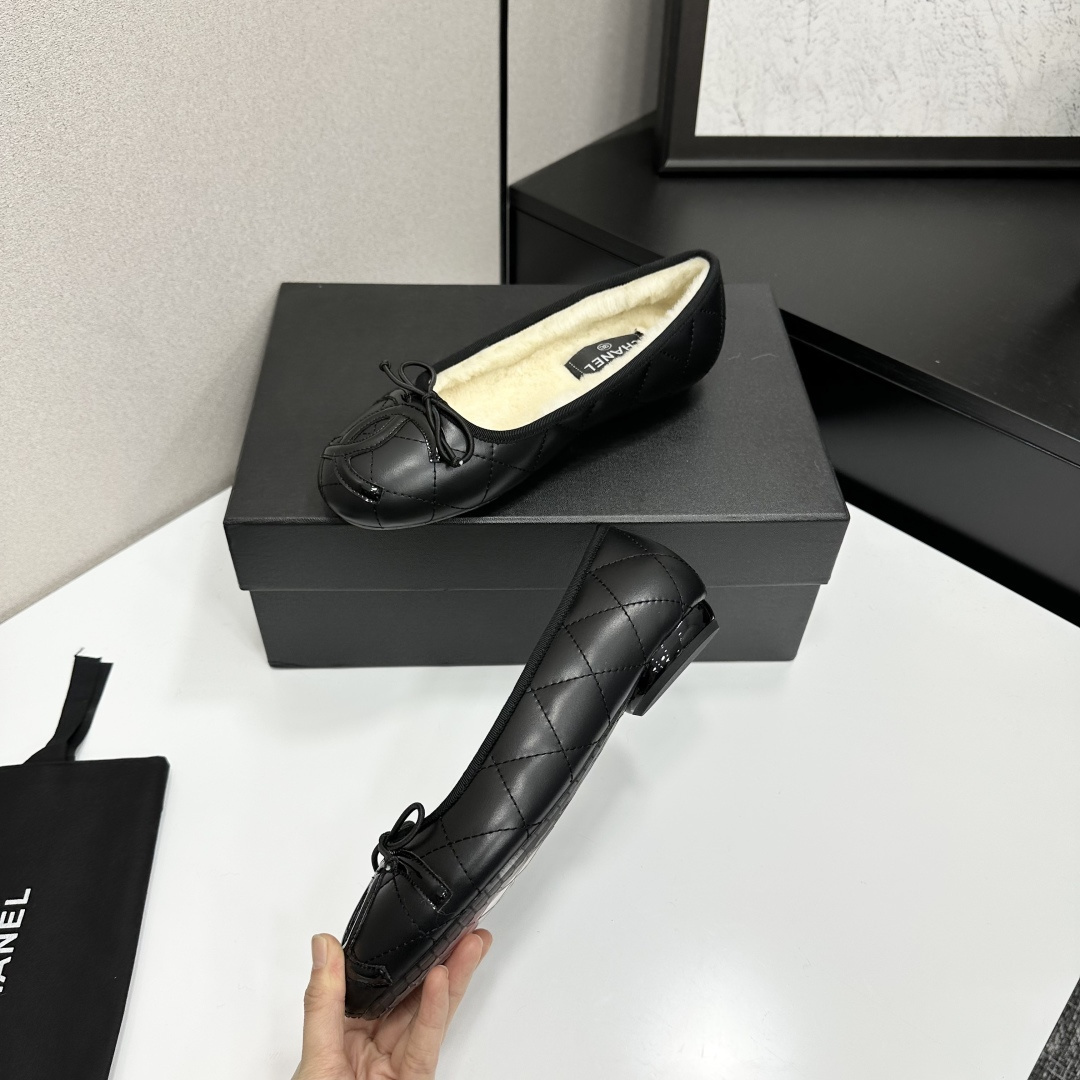 Chanel Black Quilted Leather Ballet Flats with Shearling Lining
