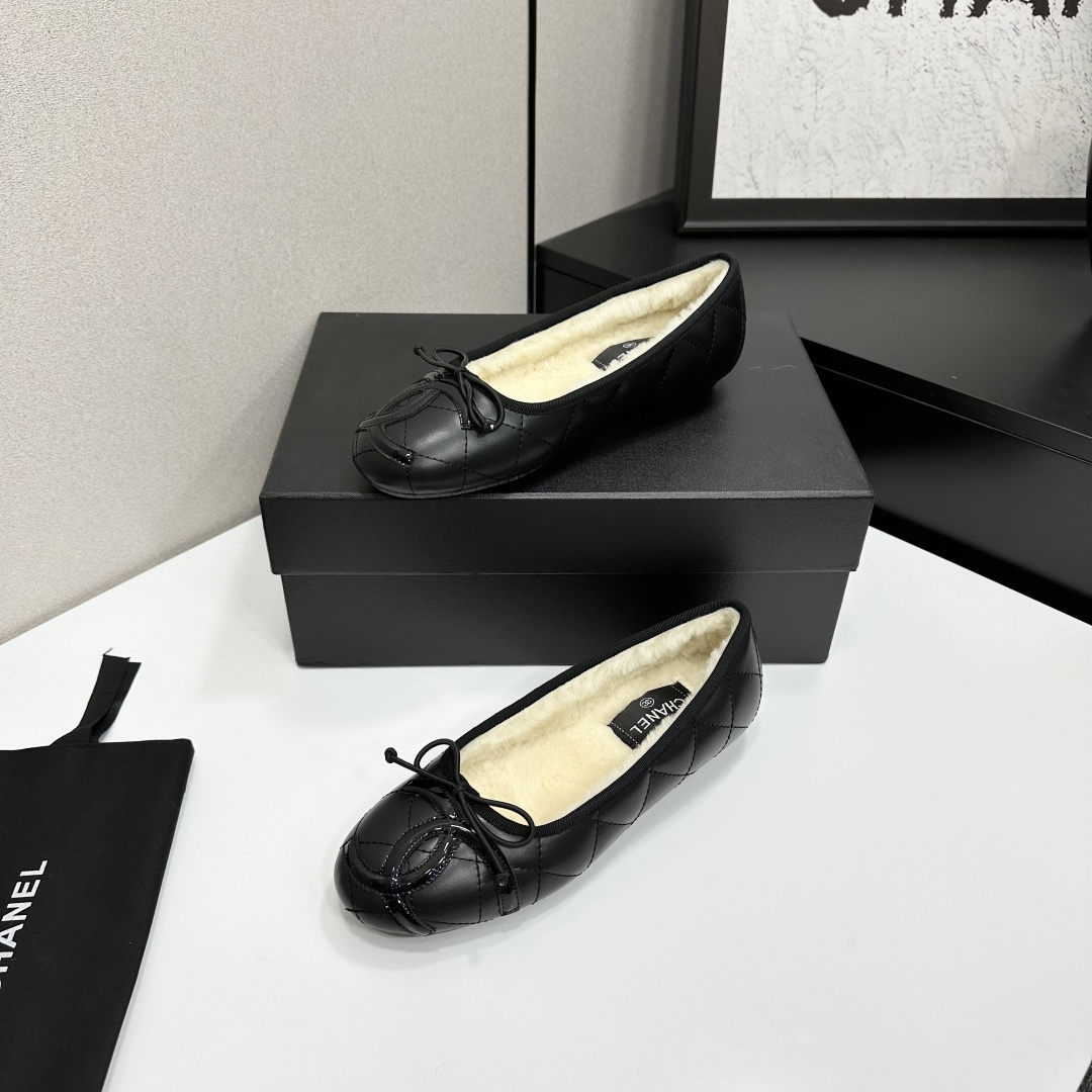 Chanel Black Quilted Leather Ballet Flats with Shearling Lining