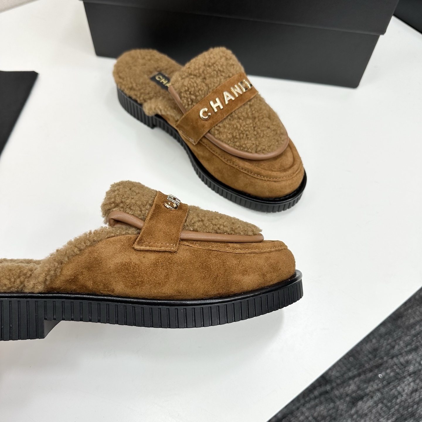 Luxury Chanel camel suede mules with shearling lining and gold-tone logo lettering on a black platform sole. - Hình 9