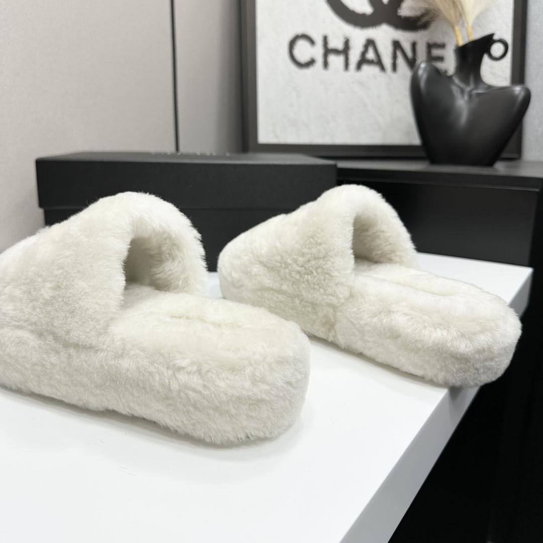Pair of white fluffy faux fur slippers with designer logo embroidery on a black luxury display box - Hình 7