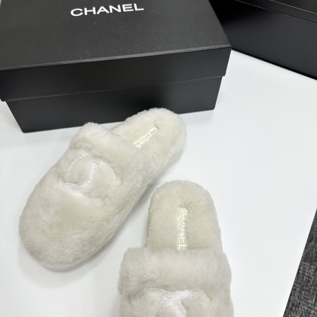 Pair of white fluffy faux fur slippers with designer logo embroidery on a black luxury display box - Hình 6