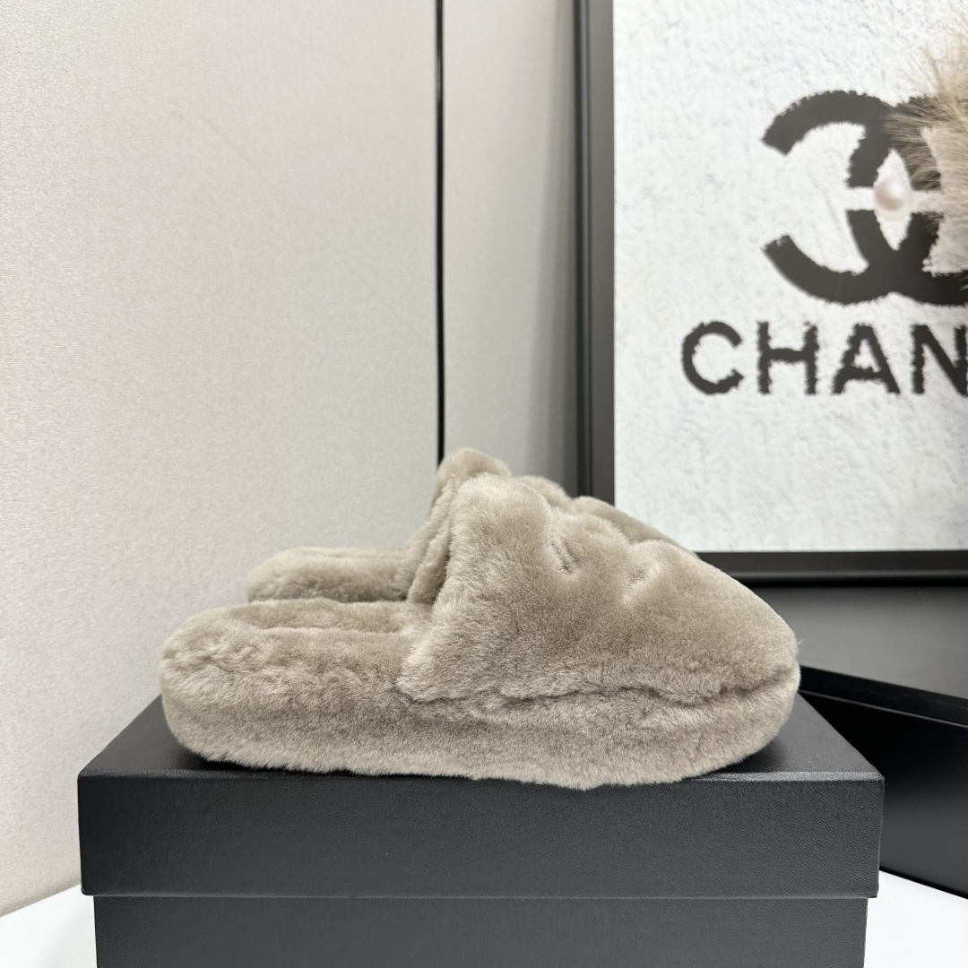 Premium Plush Faux Fur Slippers – Designer Platform House Mules