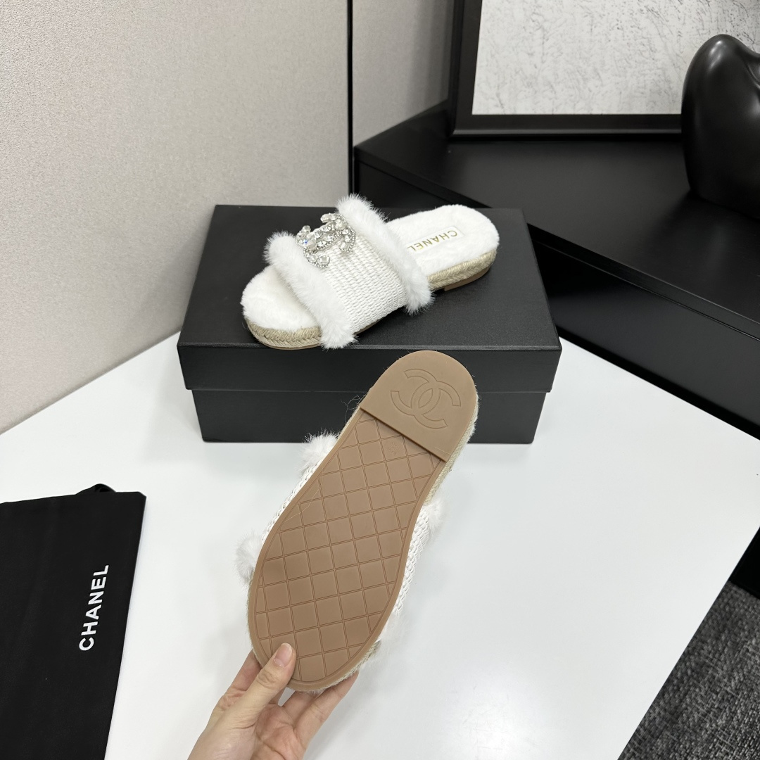 Pair of luxury white faux fur slides with crystal logo embellishment and espadrille soles on a black gift box - Hình 4