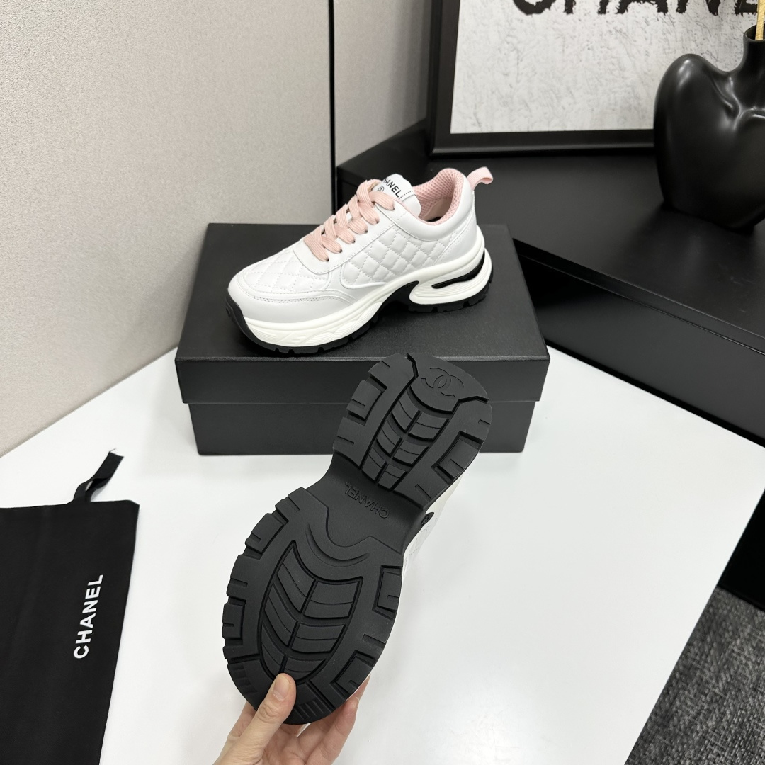 Pair of Chanel white quilted leather sneakers with pink laces and platform soles on a black box - Hình 5