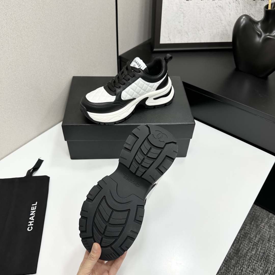 Side view of Chanel quilted leather sneakers in black and white featuring the iconic CC logo and chunky platform sole - Hình 5