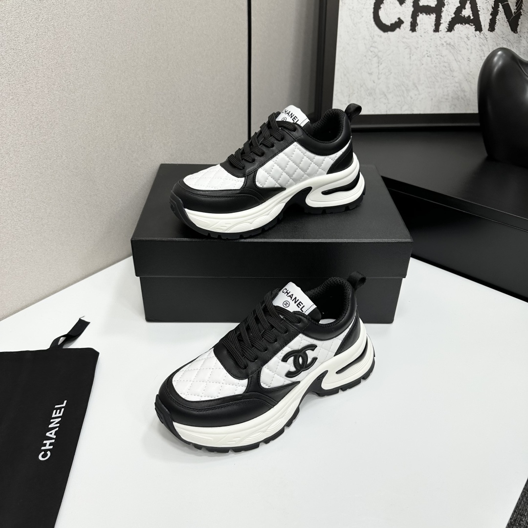 Side view of Chanel quilted leather sneakers in black and white featuring the iconic CC logo and chunky platform sole - Hình 3