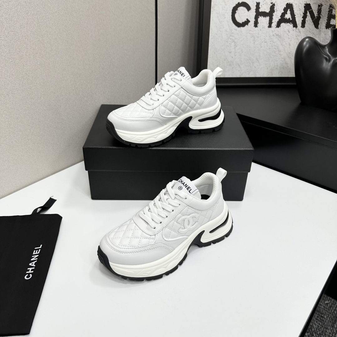 Side view of Chanel white quilted leather chunky sneakers with CC logo and platform sole on a black box. - Hình 3