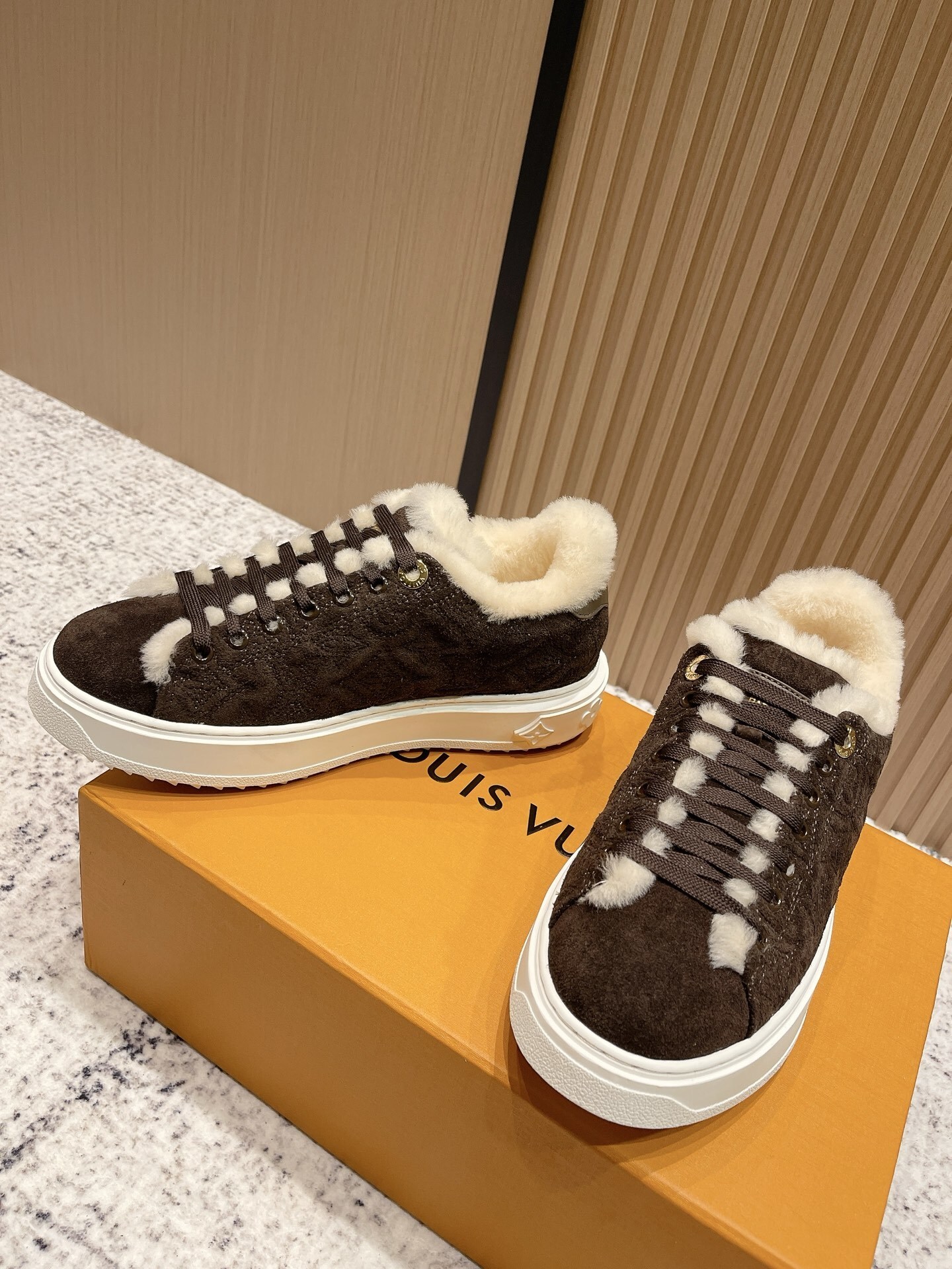 Premium Brown Suede Shearling-Lined Sneakers - Cozy Winter Fashion