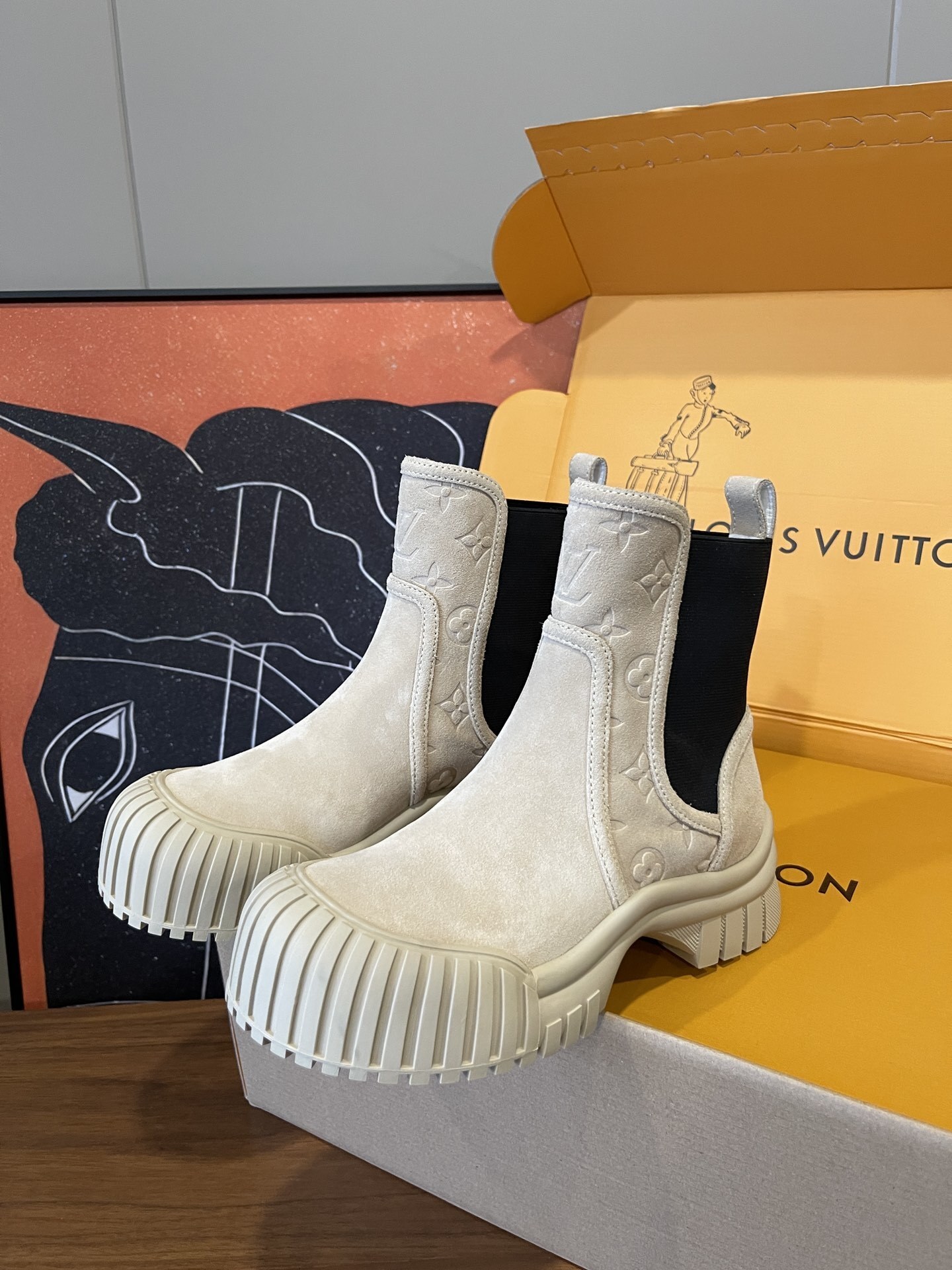 Louis Vuitton Ruby Chelsea Flat Boots – Beige Monogram