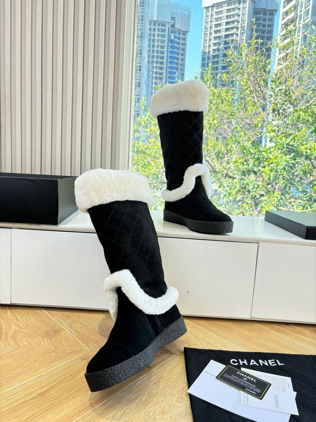 Black quilted mid-calf winter boots with white faux fur trim and a circular CC logo on the side. - Hình 5