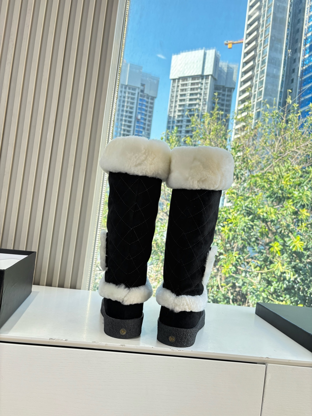 Black quilted mid-calf winter boots with white faux fur trim and a circular CC logo on the side. - Hình 4