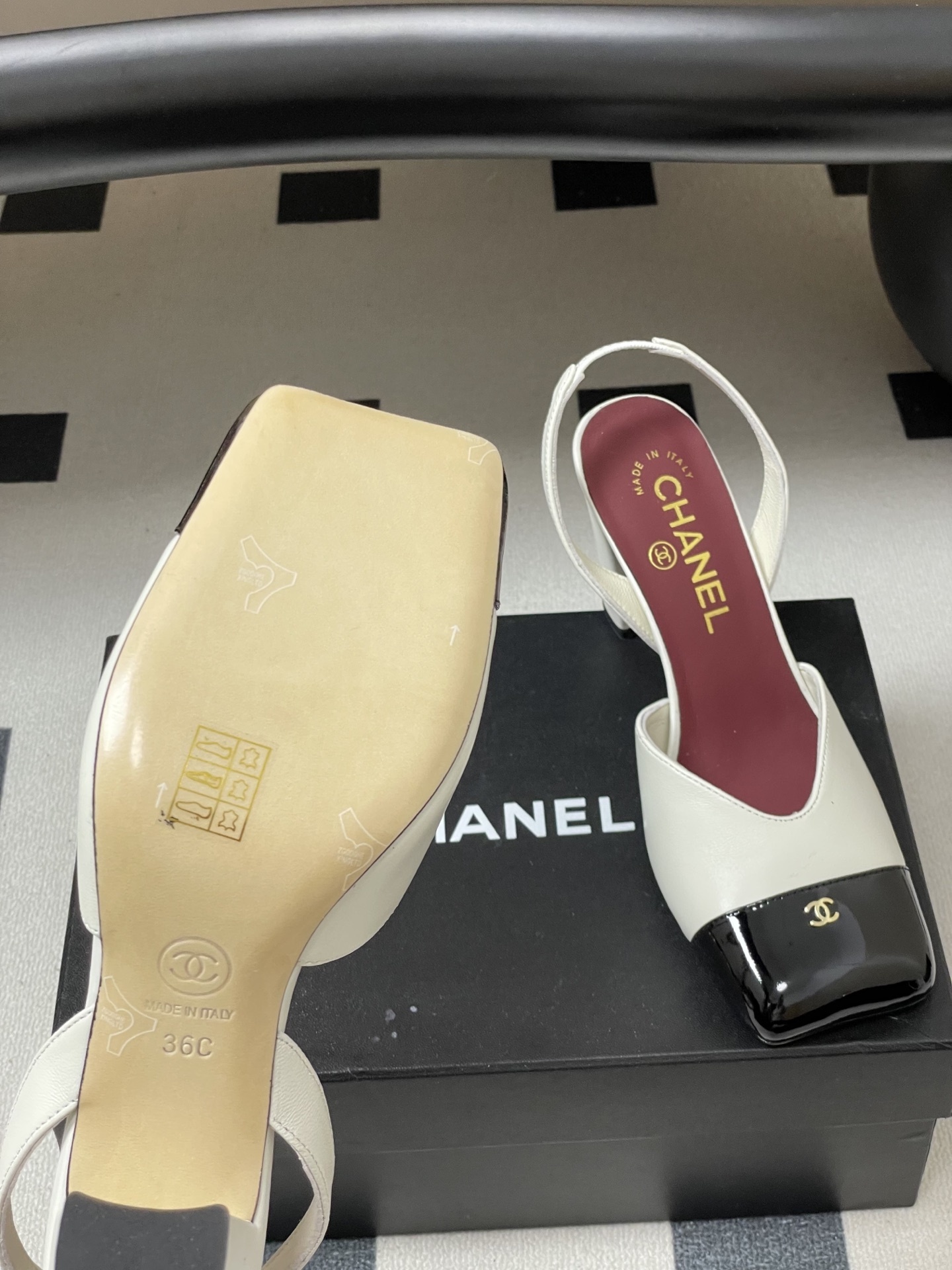 A pair of Chanel two-tone slingback pumps in white and black leather with a square toe and block heel - Hình 8