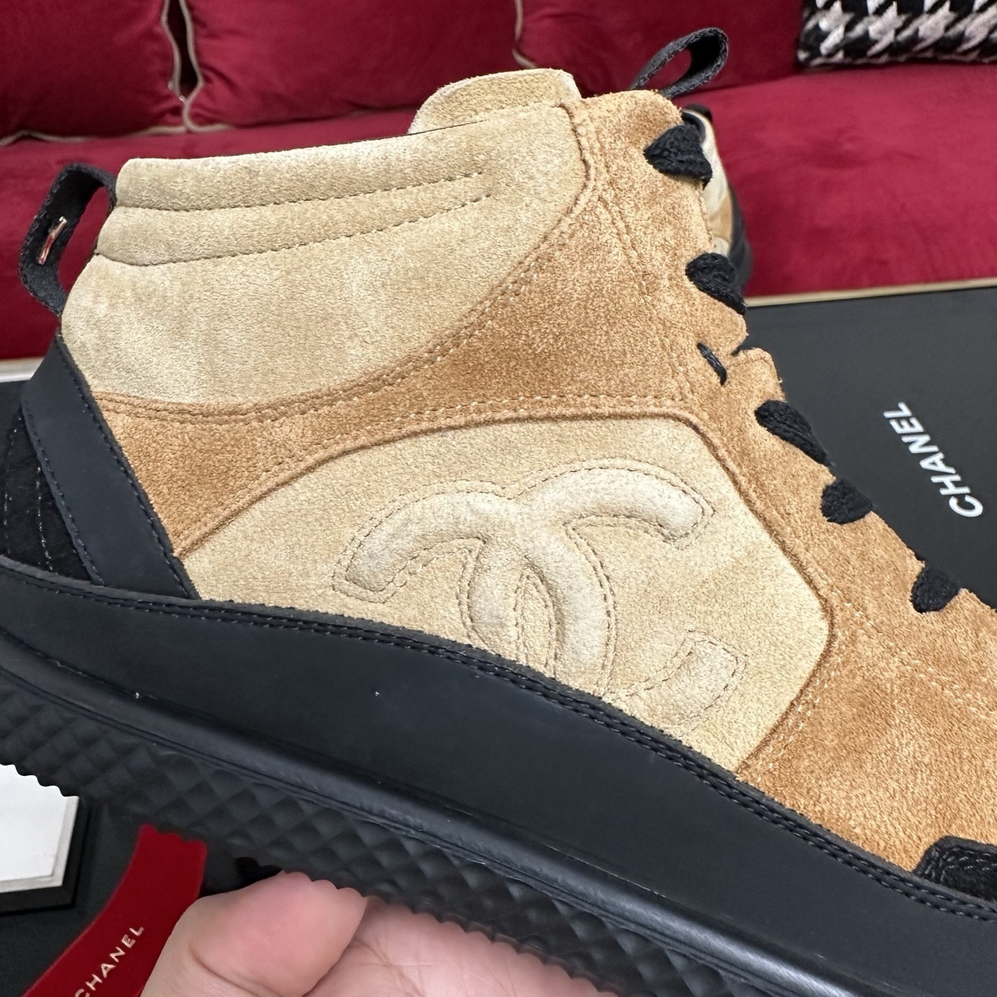 Chanel high-top sneakers in tan suede and black rubber with original packaging and red ribbons - Hình 7