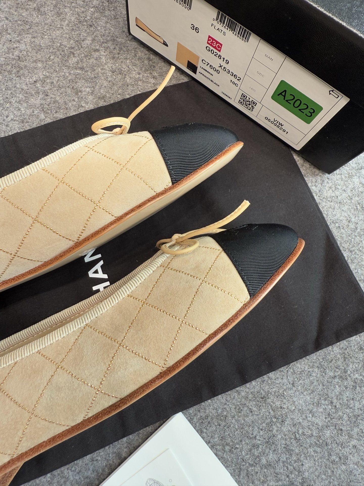 A pair of beige Chanel quilted lambskin ballerina flats with black cap toes and gold stud detailing. - Hình 7