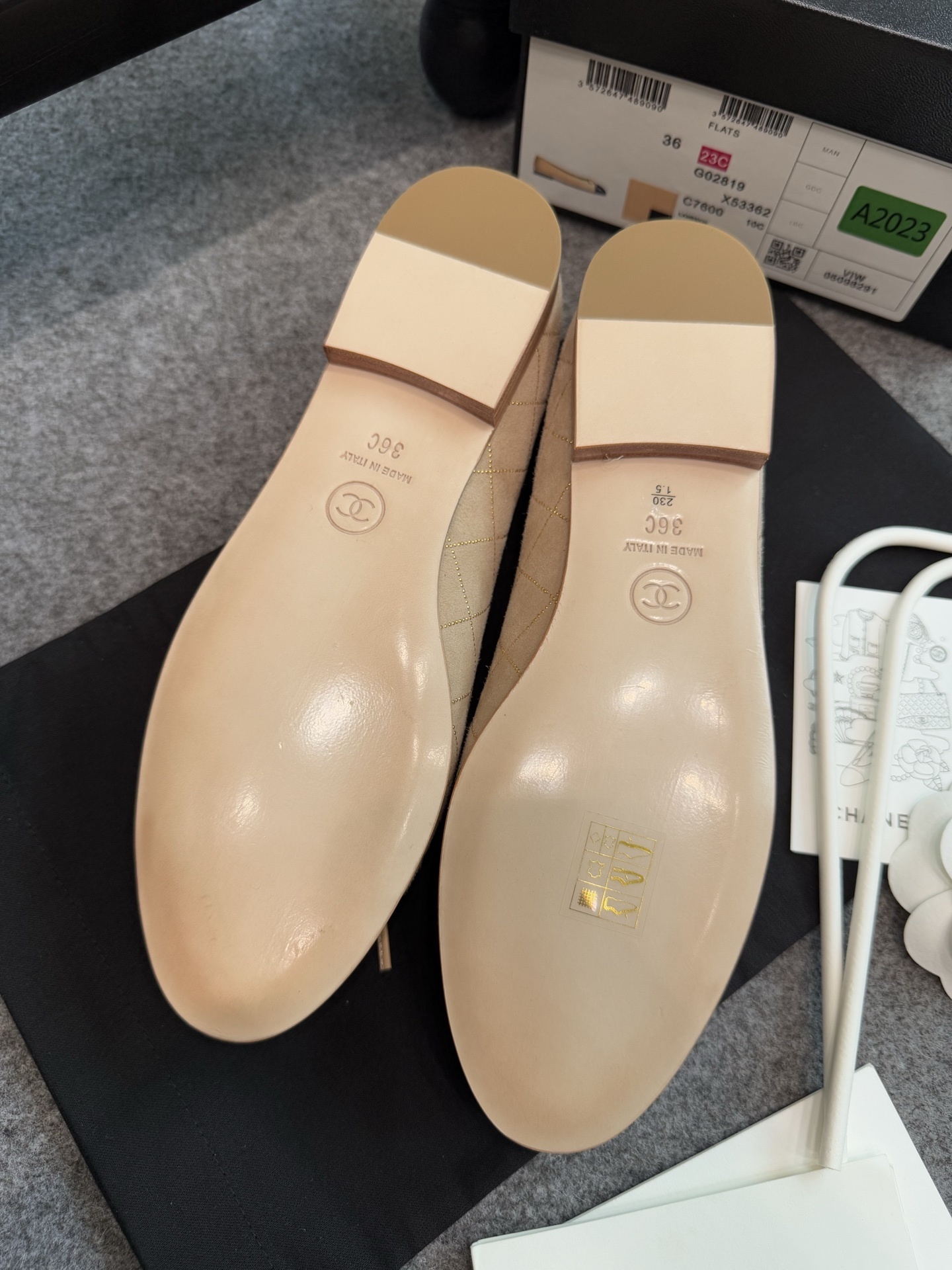 A pair of beige Chanel quilted lambskin ballerina flats with black cap toes and gold stud detailing. - Hình 2