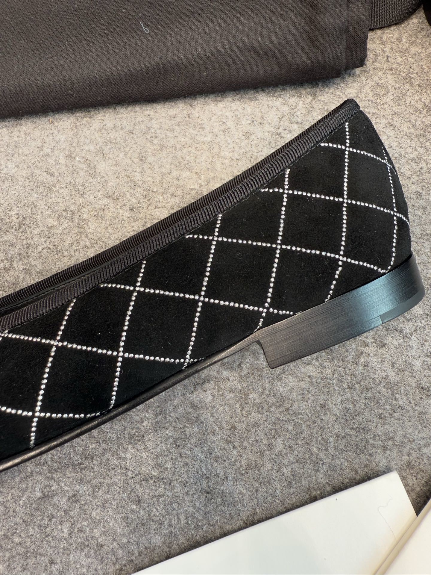 Top view of a pair of black Chanel quilted suede ballerina flats with silver stitching and grosgrain cap toe featuring the CC logo - Hình 9