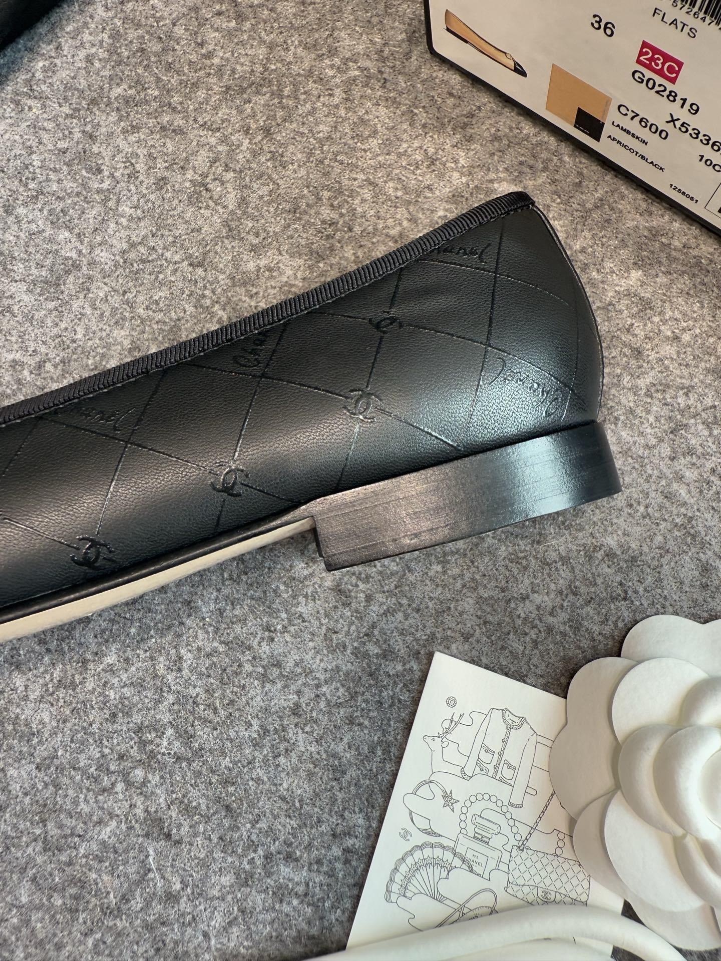 A pair of black Chanel quilted lambskin ballerina flats with patent leather CC toe caps and front bows, displayed with original luxury packaging. - Hình 7
