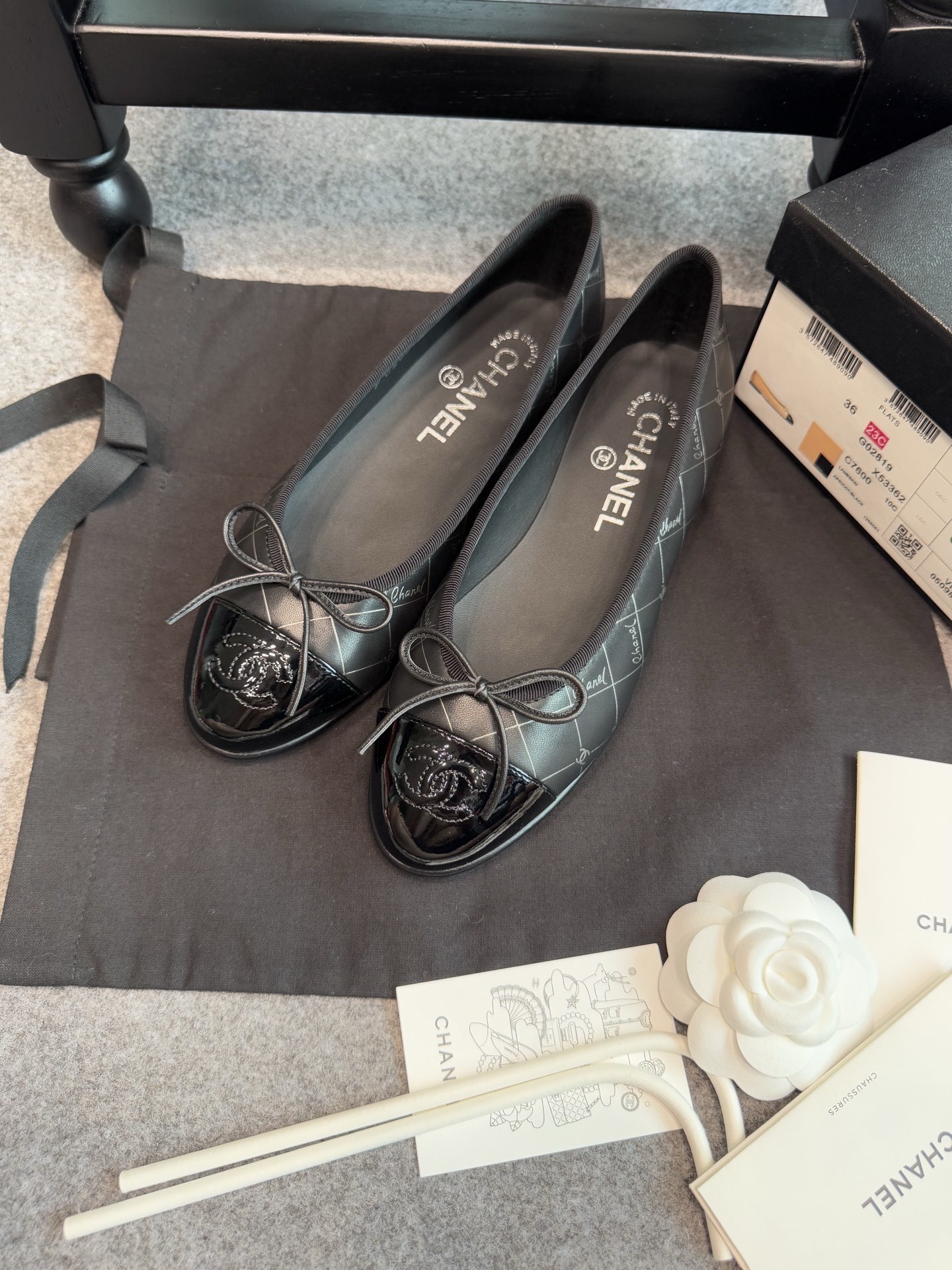 A pair of black Chanel quilted ballerina flats with patent leather toe caps and silver logo script detailing. - Hình 8