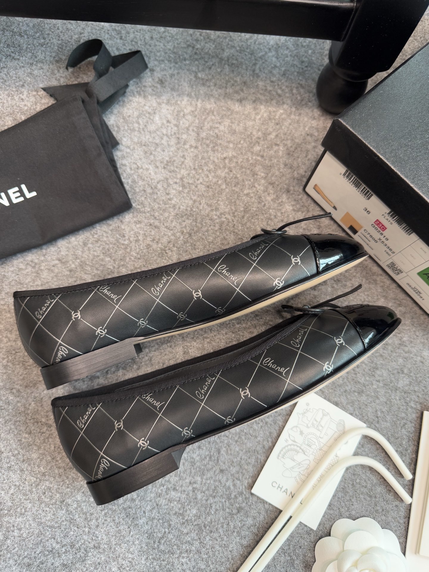 A pair of black Chanel quilted ballerina flats with patent leather toe caps and silver logo script detailing. - Hình 6