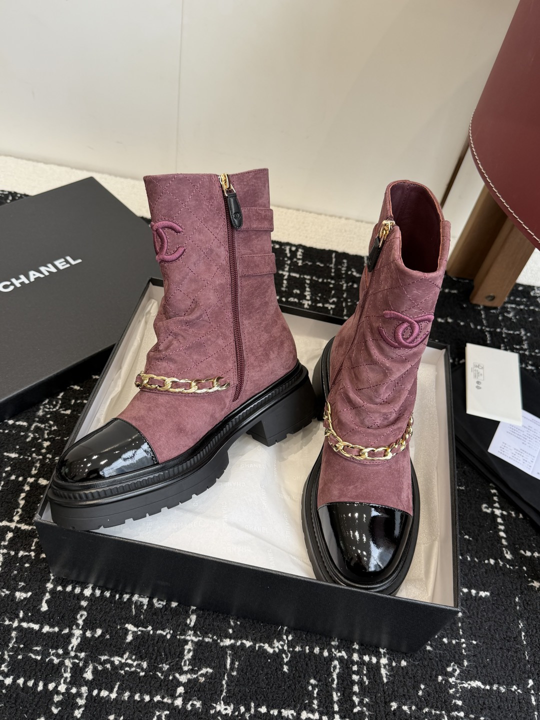 Luxury Chanel burgundy quilted suede ankle boots with black patent toe cap and decorative gold chain - Hình 5