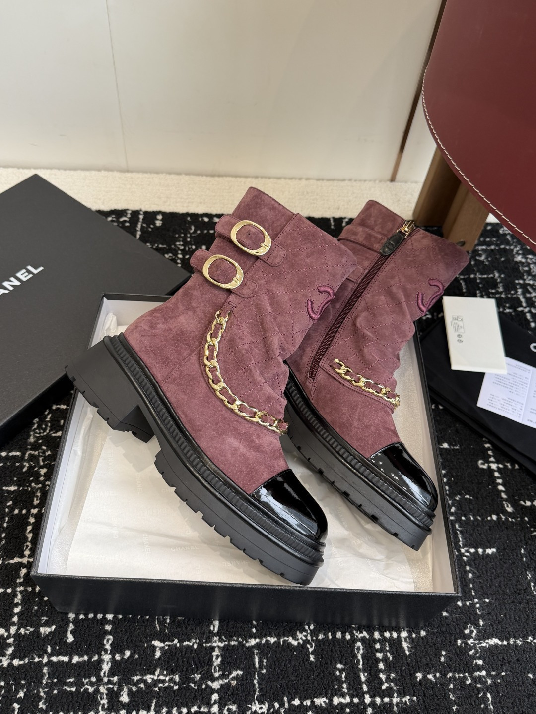 Luxury Chanel burgundy quilted suede ankle boots with black patent toe cap and decorative gold chain - Hình 4