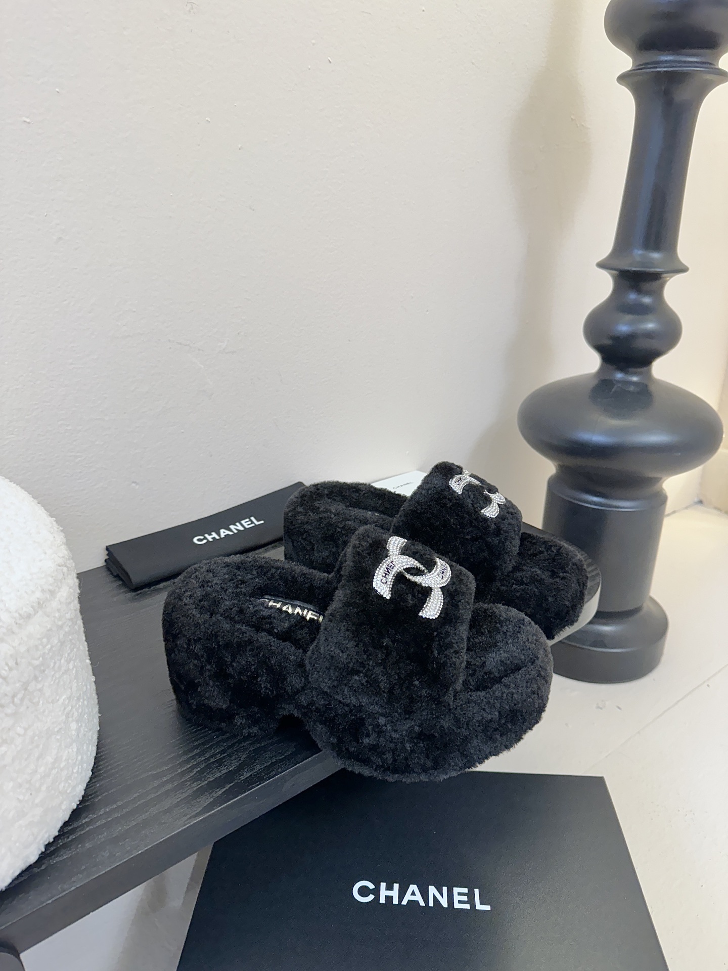 Luxury black Chanel shearling platform slides featuring crystal-embellished CC logos displayed with original packaging. - Hình 2