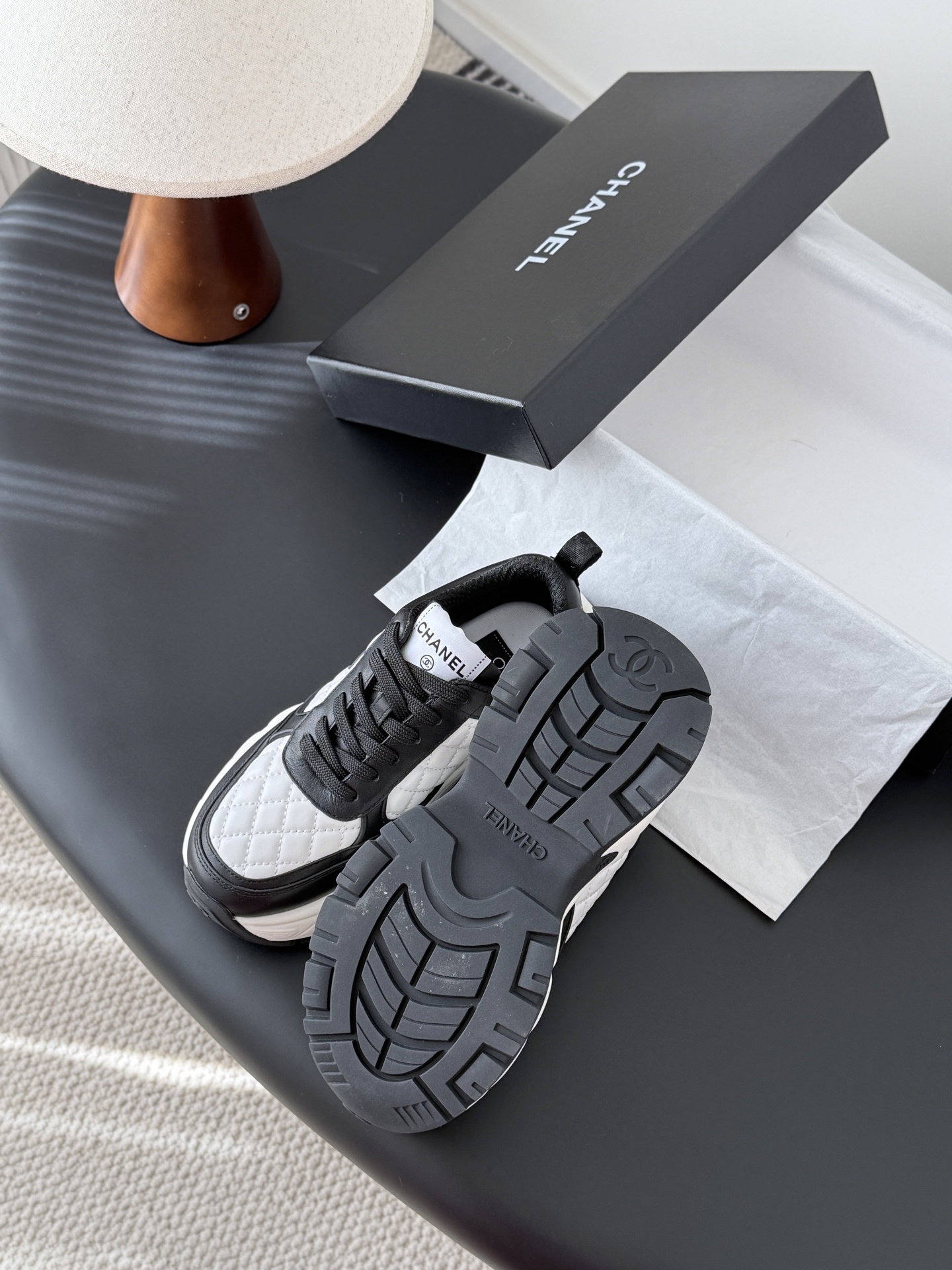 Pair of luxury Chanel women's sneakers in black and white quilted leather with chunky soles and CC logo. - Hình 5