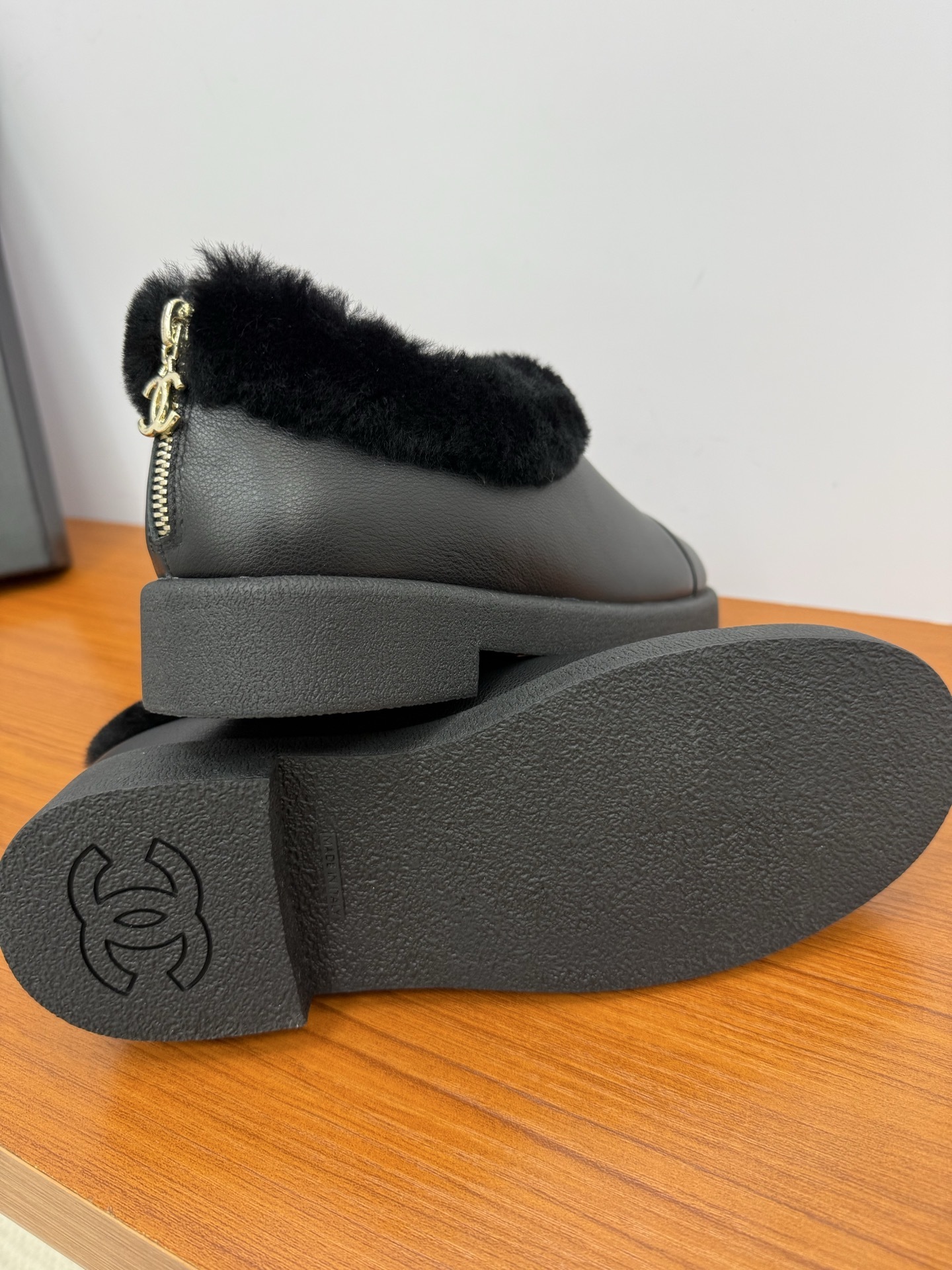 Pair of black leather women's mules with thick black fur lining and embroidered CC logo on the toe - Hình 9