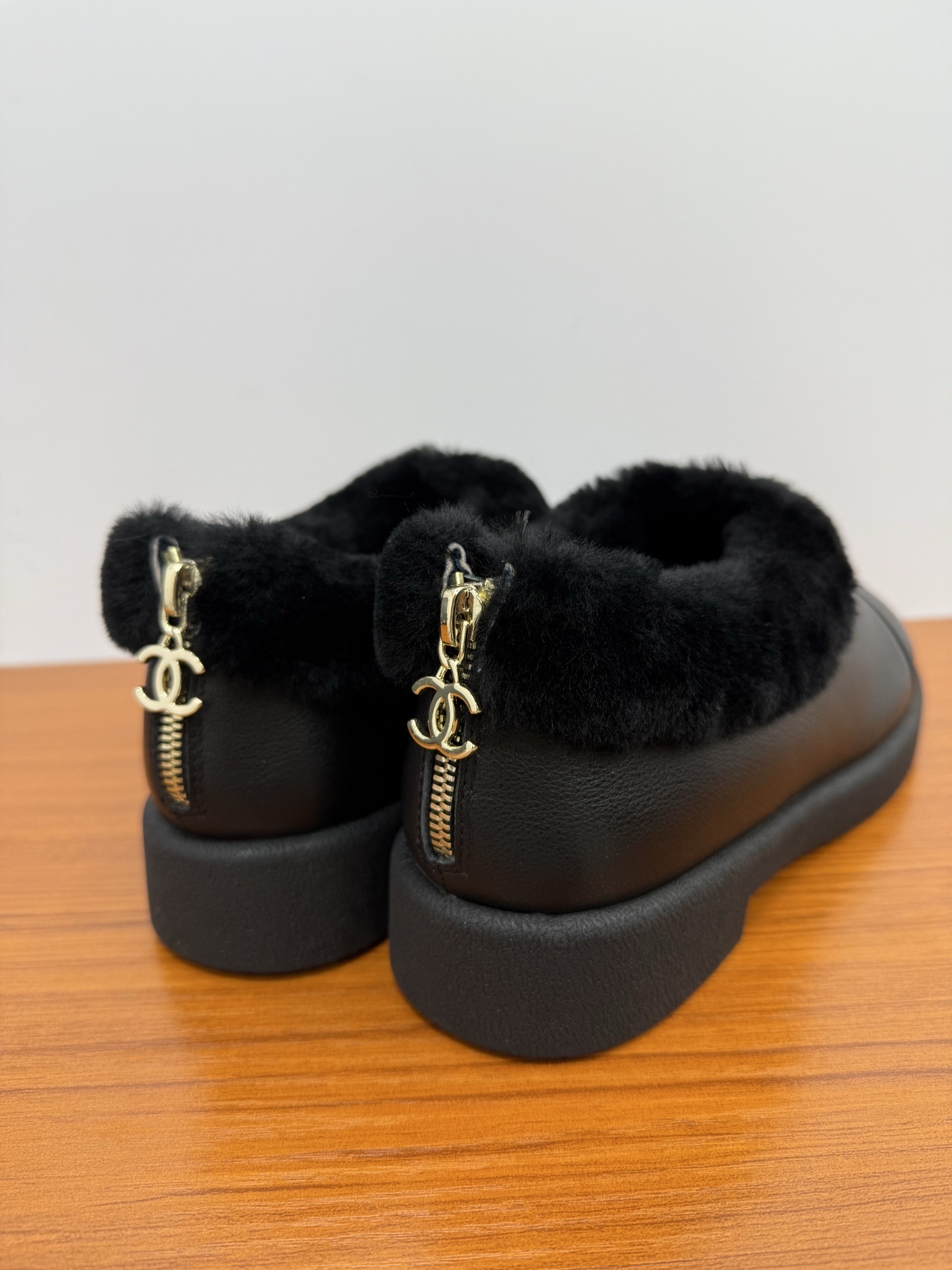 Pair of black leather women's mules with thick black fur lining and embroidered CC logo on the toe - Hình 8