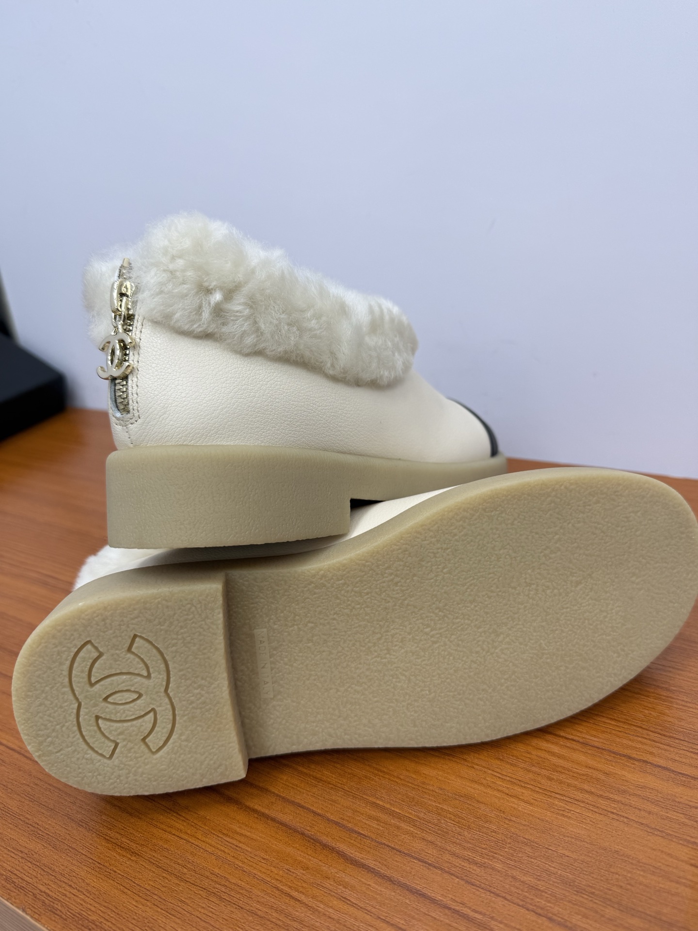 Pair of white and black luxury leather loafers with white fur lining and embossed logo on toe cap - Hình 9